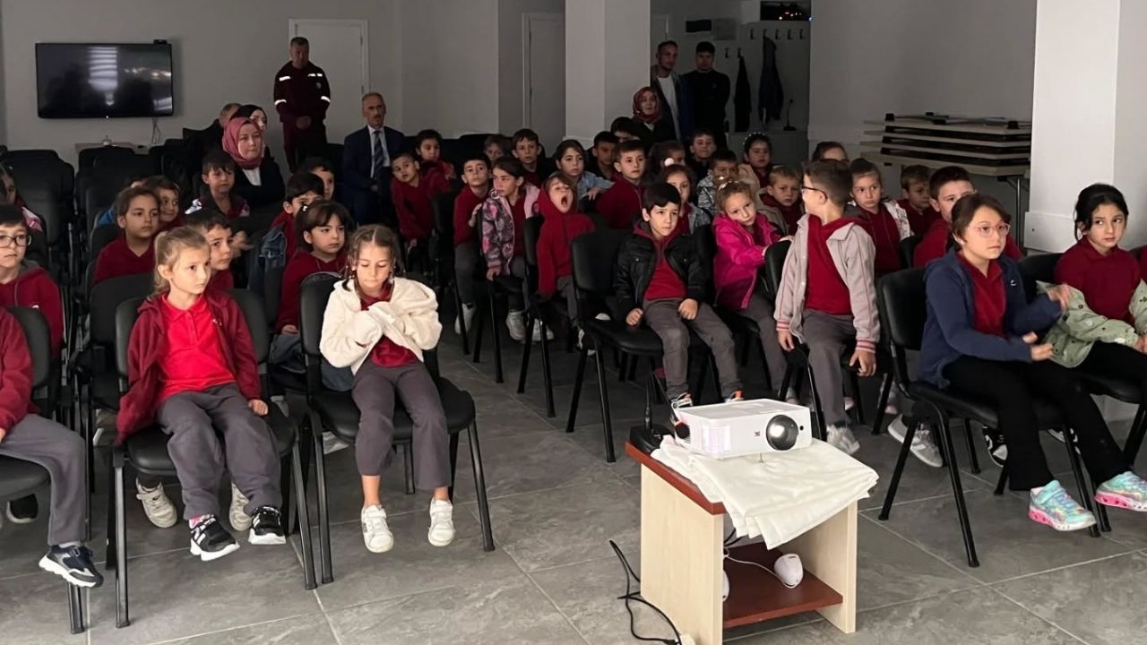 Kastamonu’da Minik Öğrencilere Orman Sevgisi Aşılandı (2)