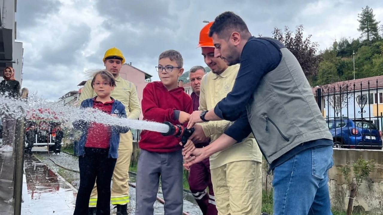 Kastamonu’da Minik Öğrencilere Orman Sevgisi Aşılandı (6)