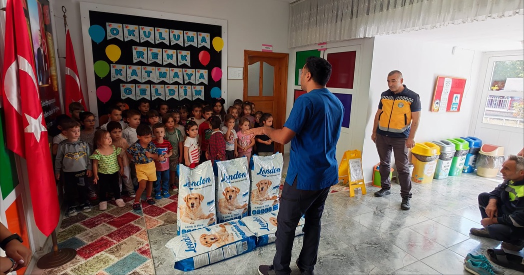 Kastamonu'da Miniklerden Sahipsiz Hayvanlara Destek! 1