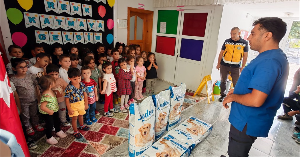 Kastamonu'da Miniklerden Sahipsiz Hayvanlara Destek!