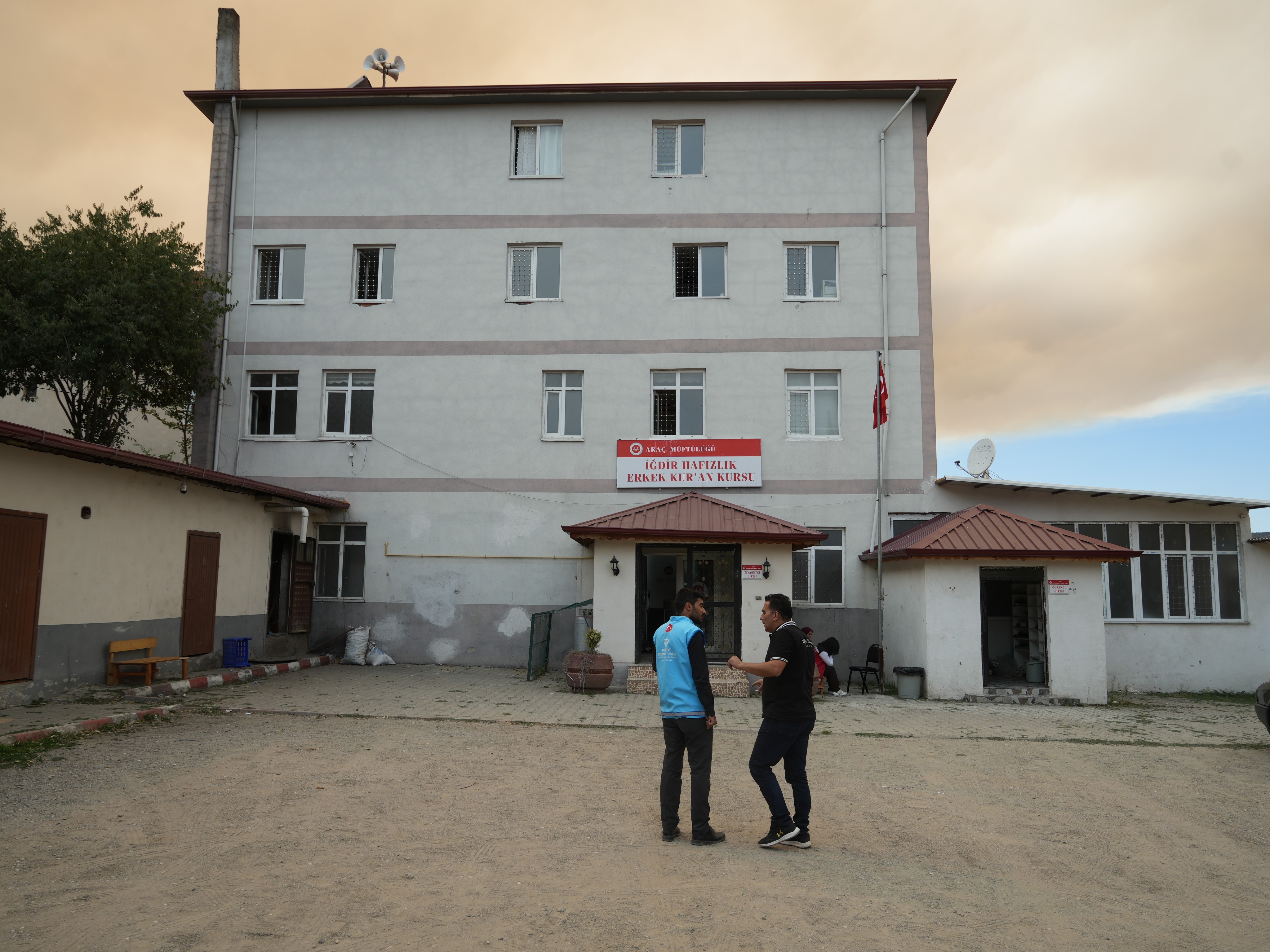 Kastamonu'da Orman Yangını Sebebiyle Vatandaşlar Kur'an Kurslarına Yerleştirildi 2