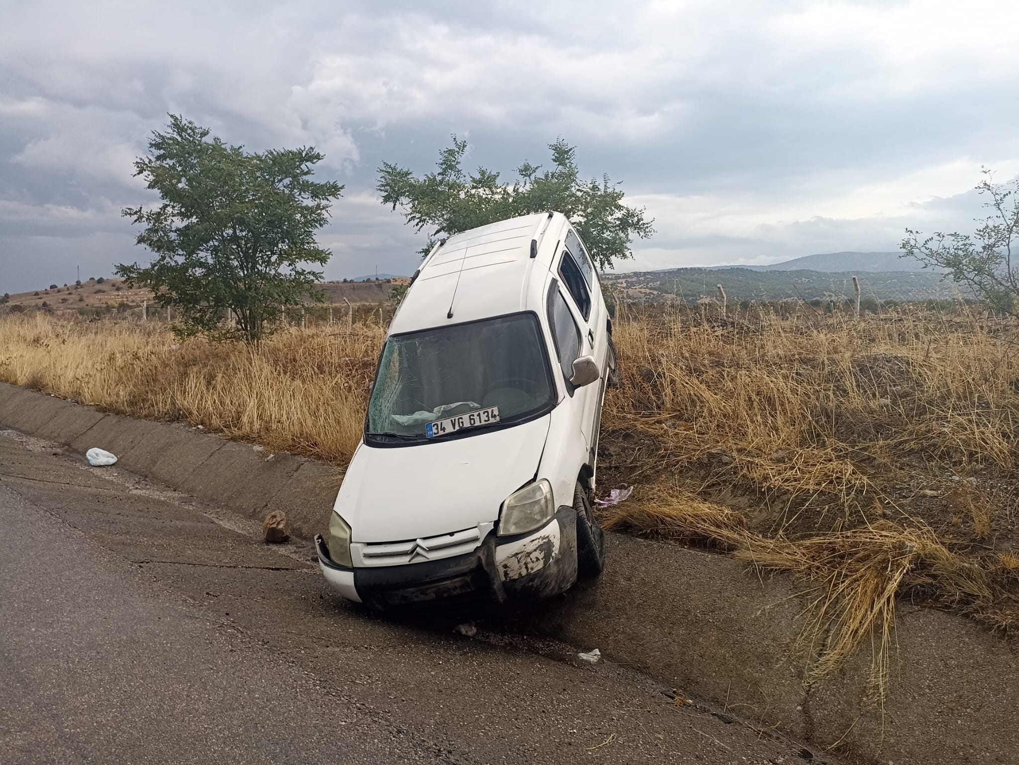 Kastamonu'da Ticari Araç Refüje Çarptı 1 Ölü, 1 Yaralı