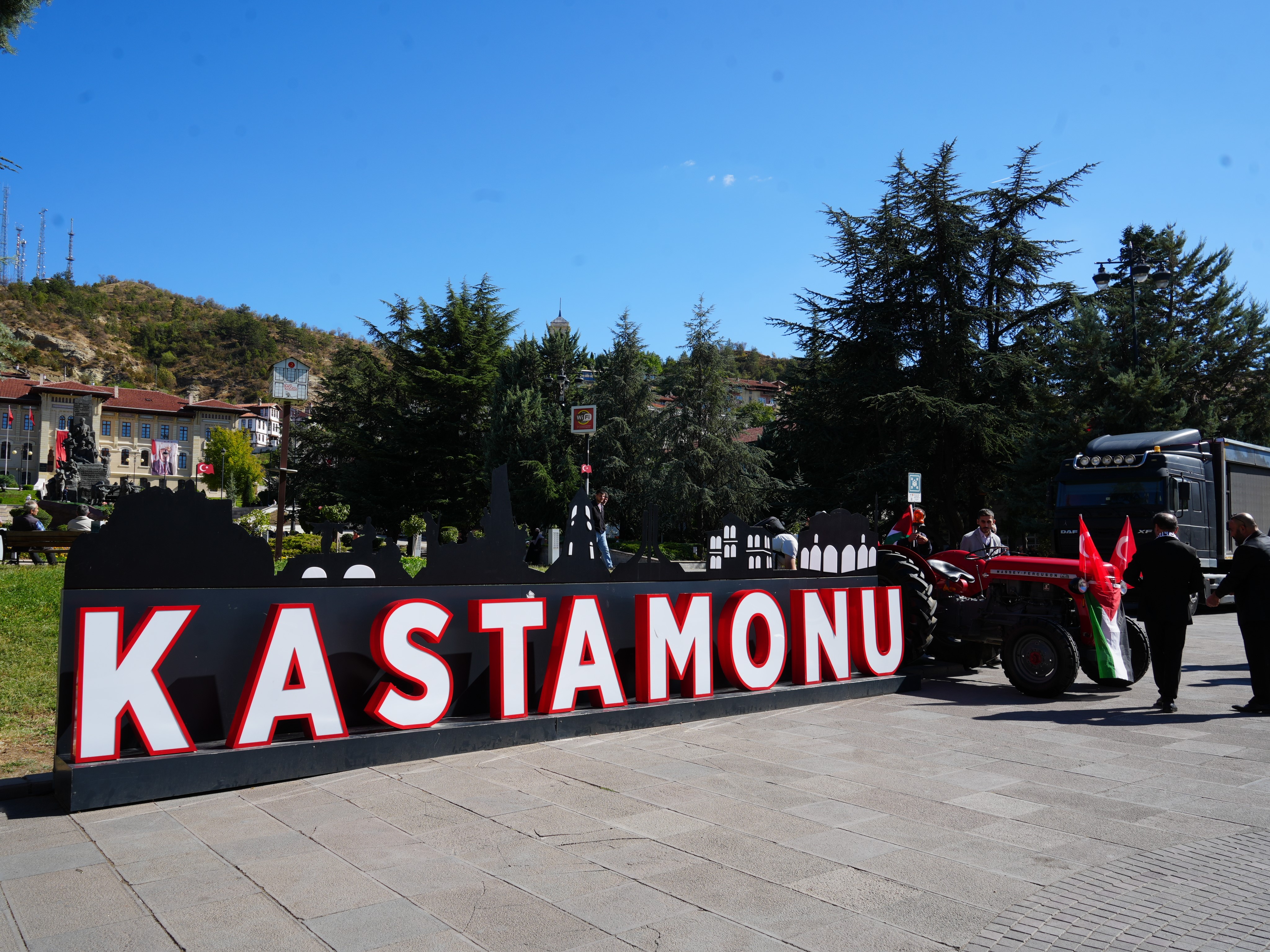 Kastamonu'da Traktörünü Filistin Için Satışa Çıkardı 1