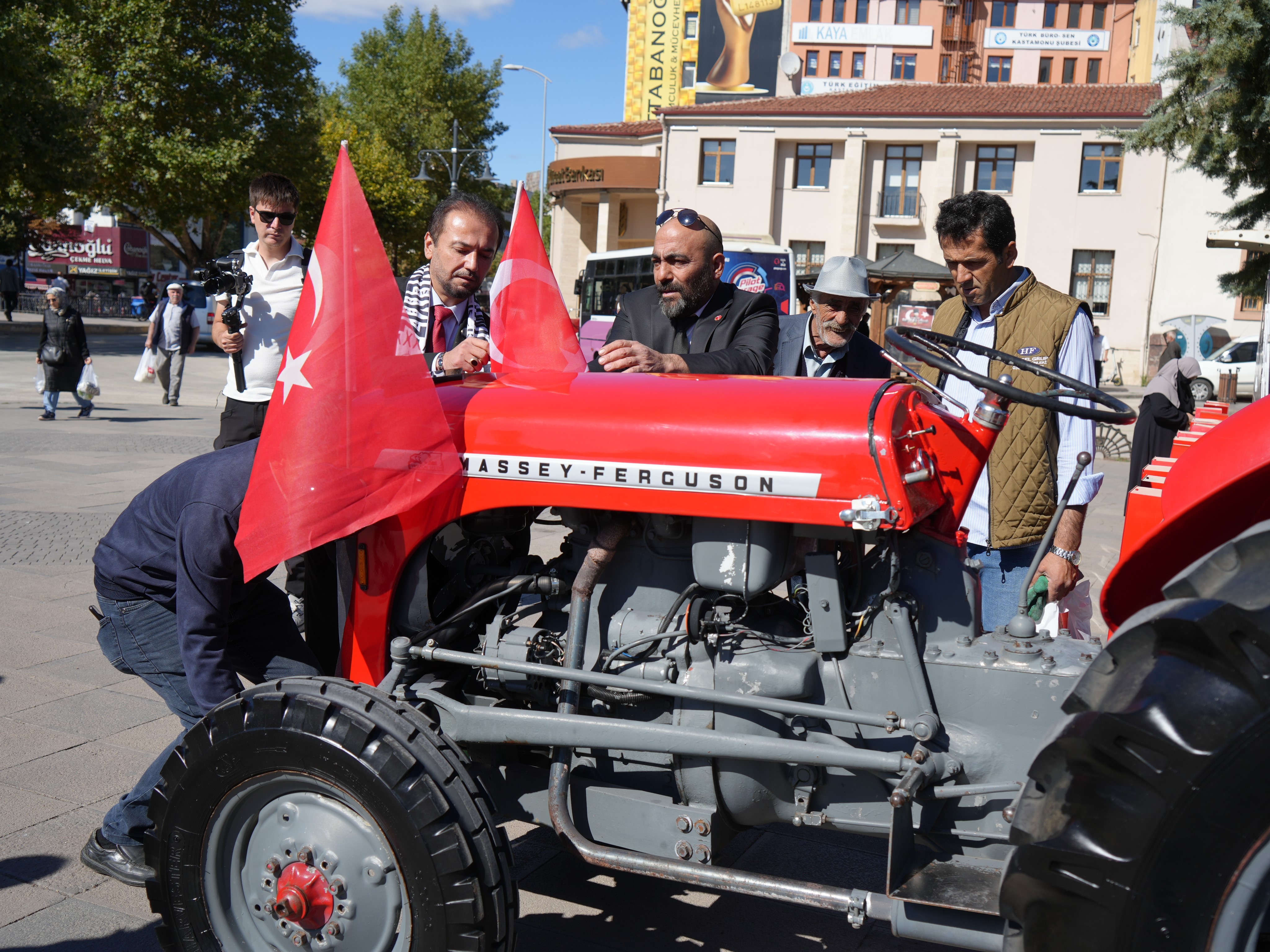 Kastamonu'da Traktörünü Filistin Için Satışa Çıkardı 2