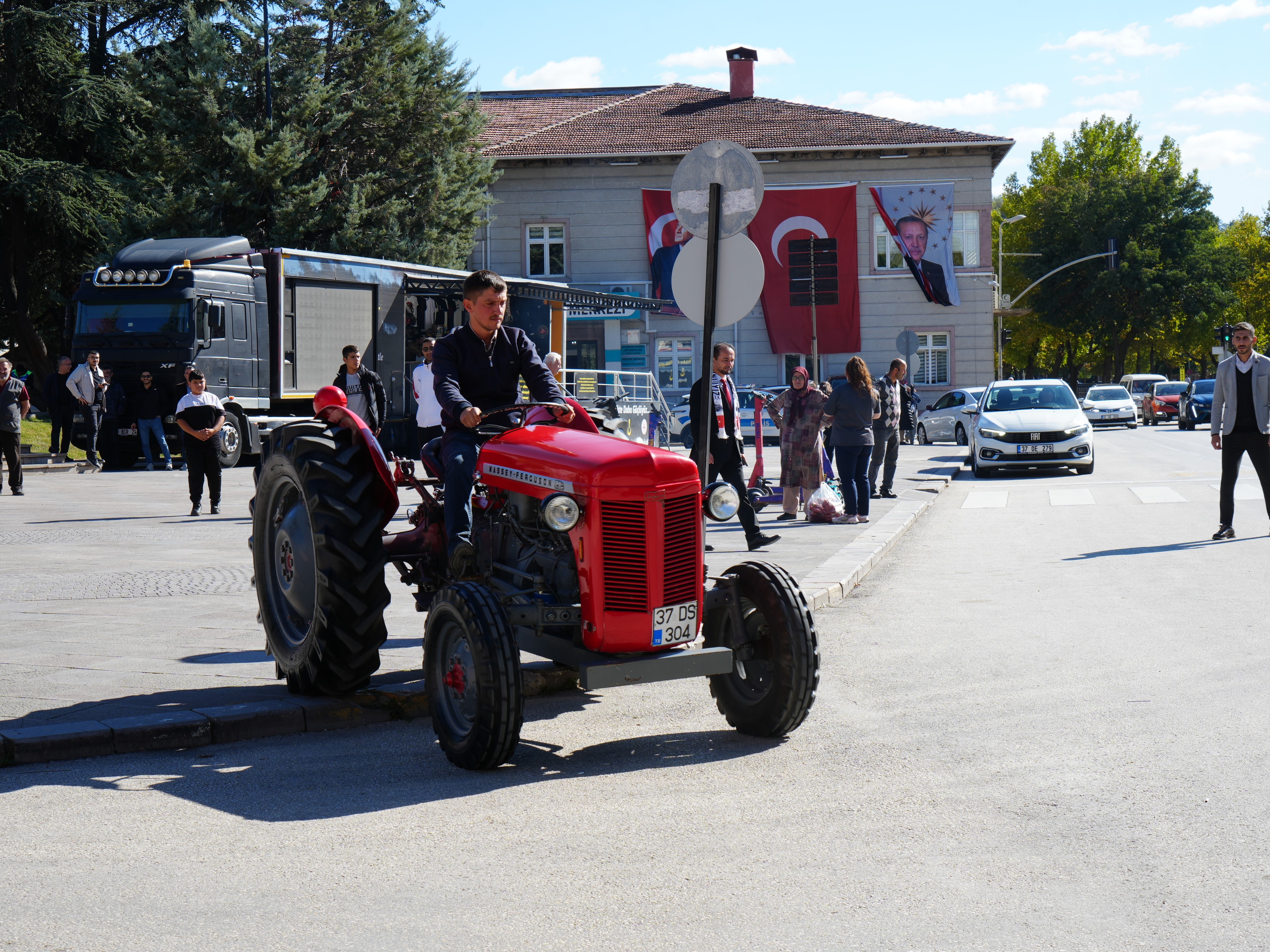 Kastamonu'da Traktörünü Filistin Için Satışa Çıkardı 6