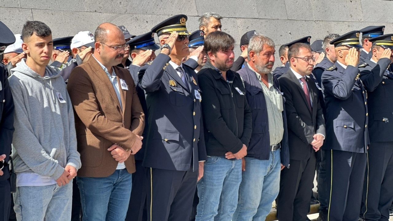Kastamonu'da Yürek Yakan Veda Genç Polis Adayı Son Yolculuğuna Uğurlandı (3)