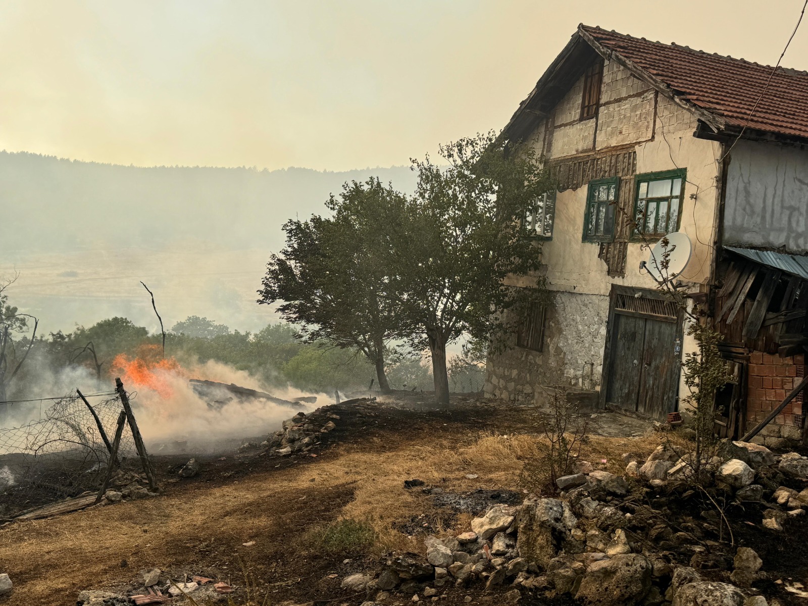Kastamonu'nun Ilçesinde 3 Evin Yandığı Köyde Müdahale Sürüyor 188