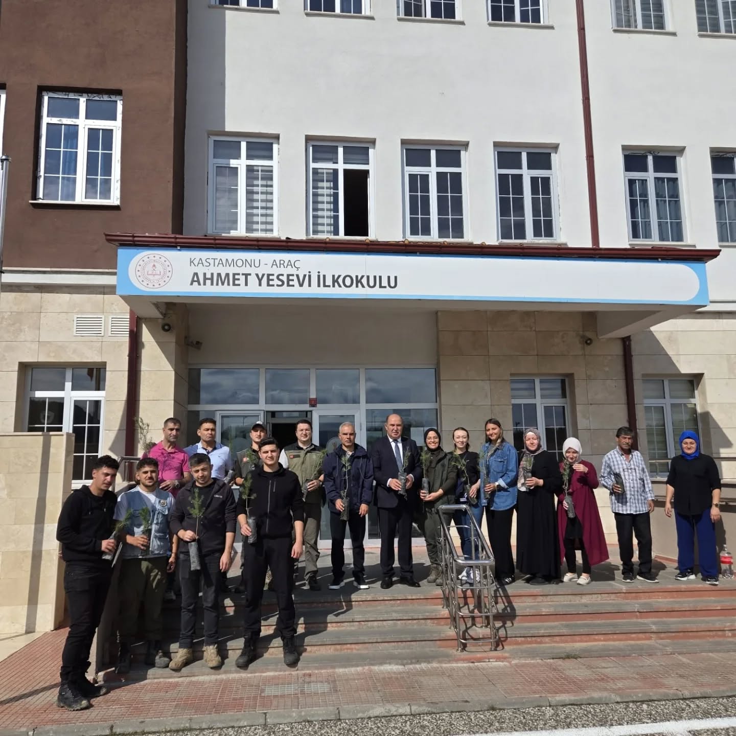 Kastamonu'nun Ilçesinde Öğrencilere Fidan Dağıtıldı 312