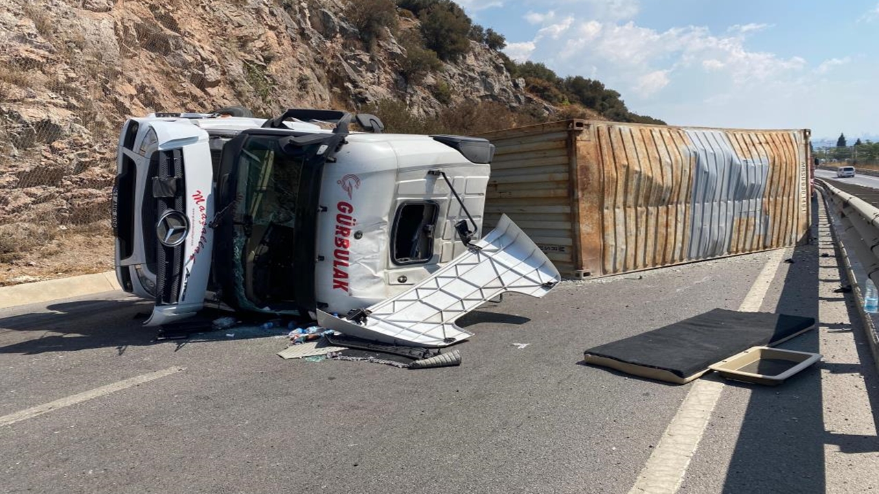 Kocaeli Tır Devrildi (1)-1