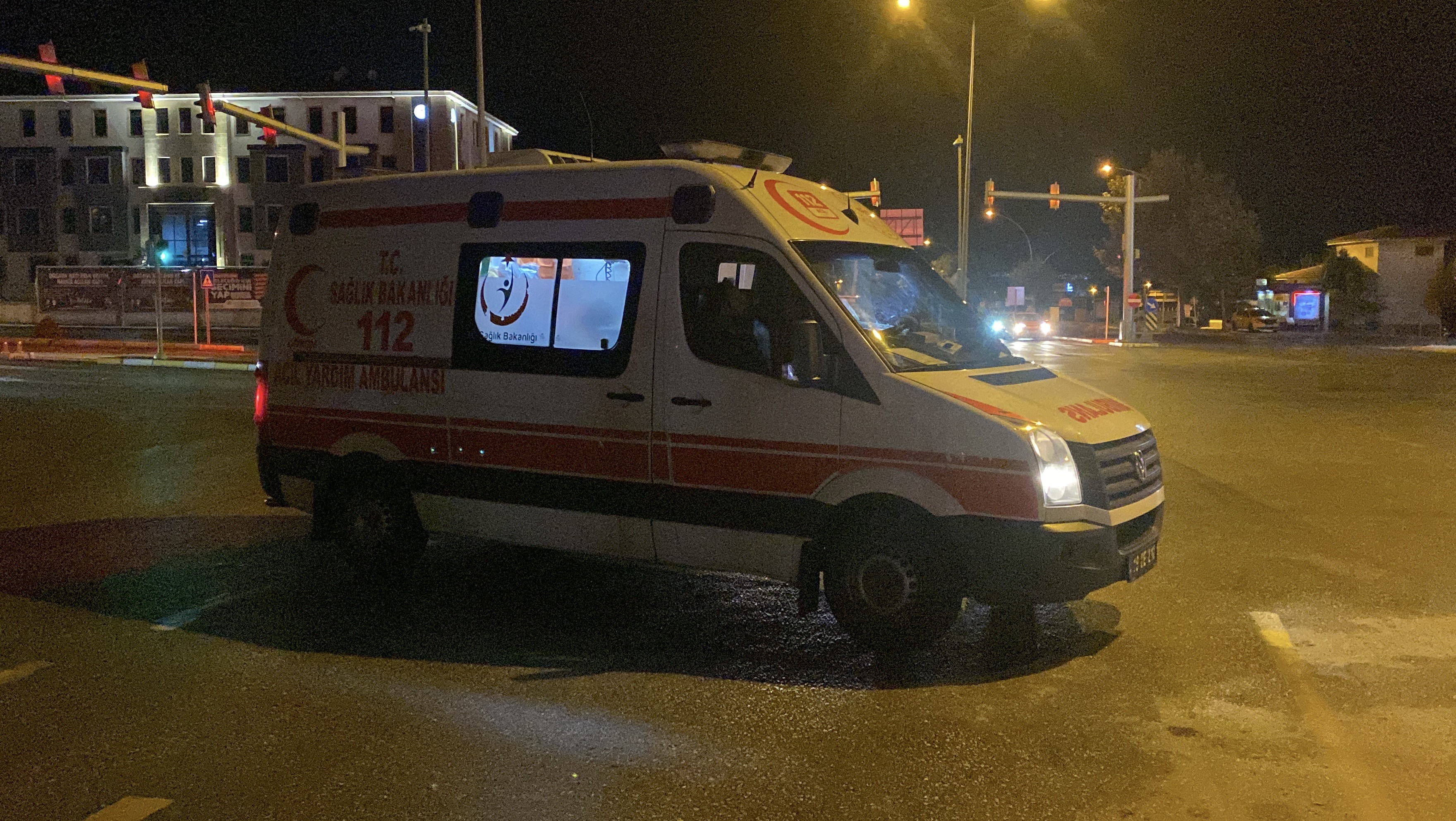 Komşu Ilde Otomobil Refüje Çarptı 1 Yaralı Var 4