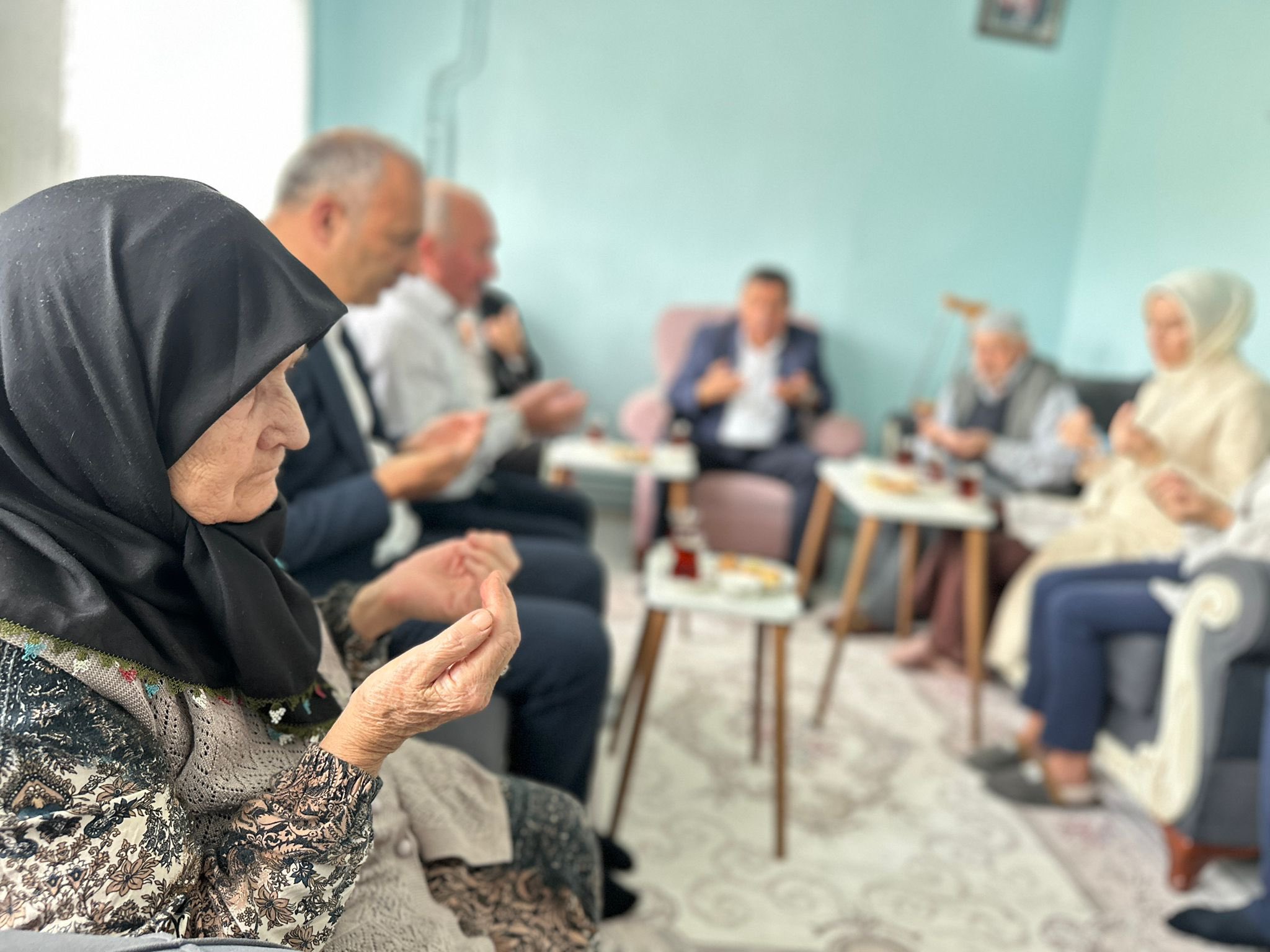 Milletvekili Ailesini Ziyaret Etti Kastamonu Ankara Yolunda Şehit Olmuştu!