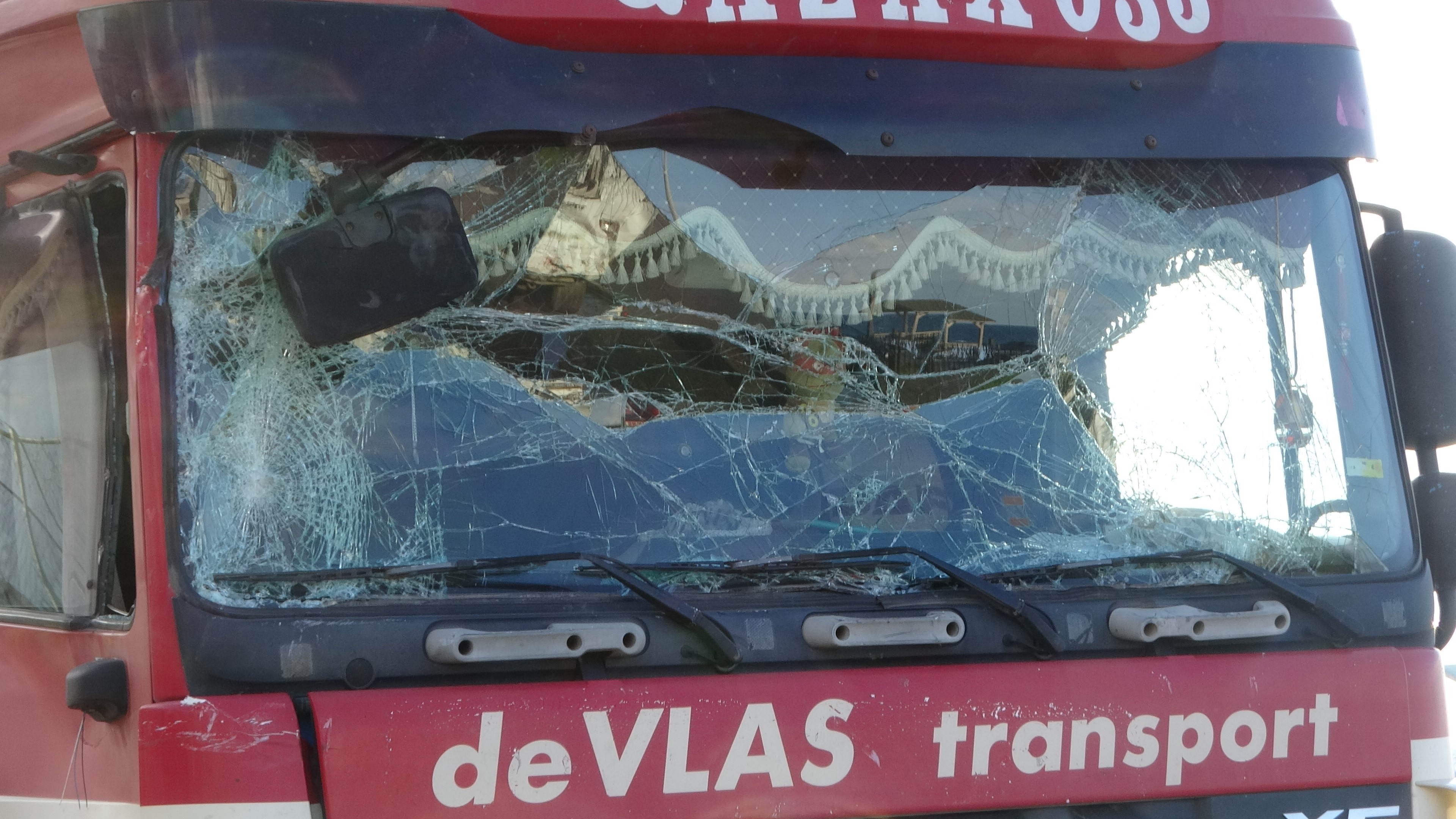 Minibüs Ile Tır Çarpıştı Feci Kazada 15 Yaralı Var 4