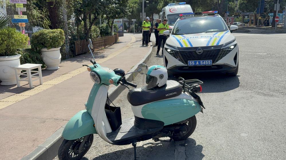 Motosiklet Ile Otomobil Çarpıştı, 2 Genç Yaralandı (1)