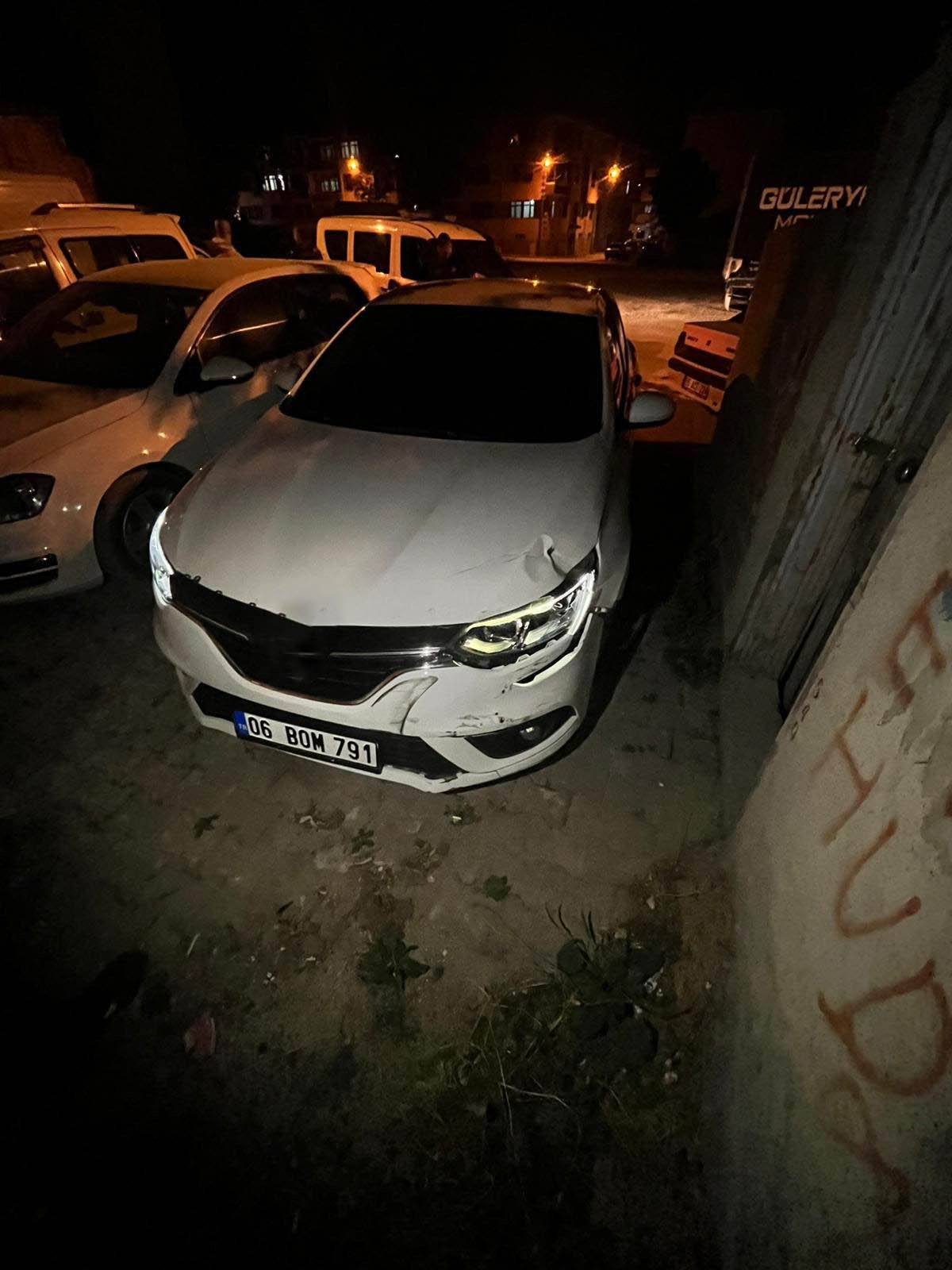 Motosiklete Çarpan Otomobil Durmadan Kaçtı! 1