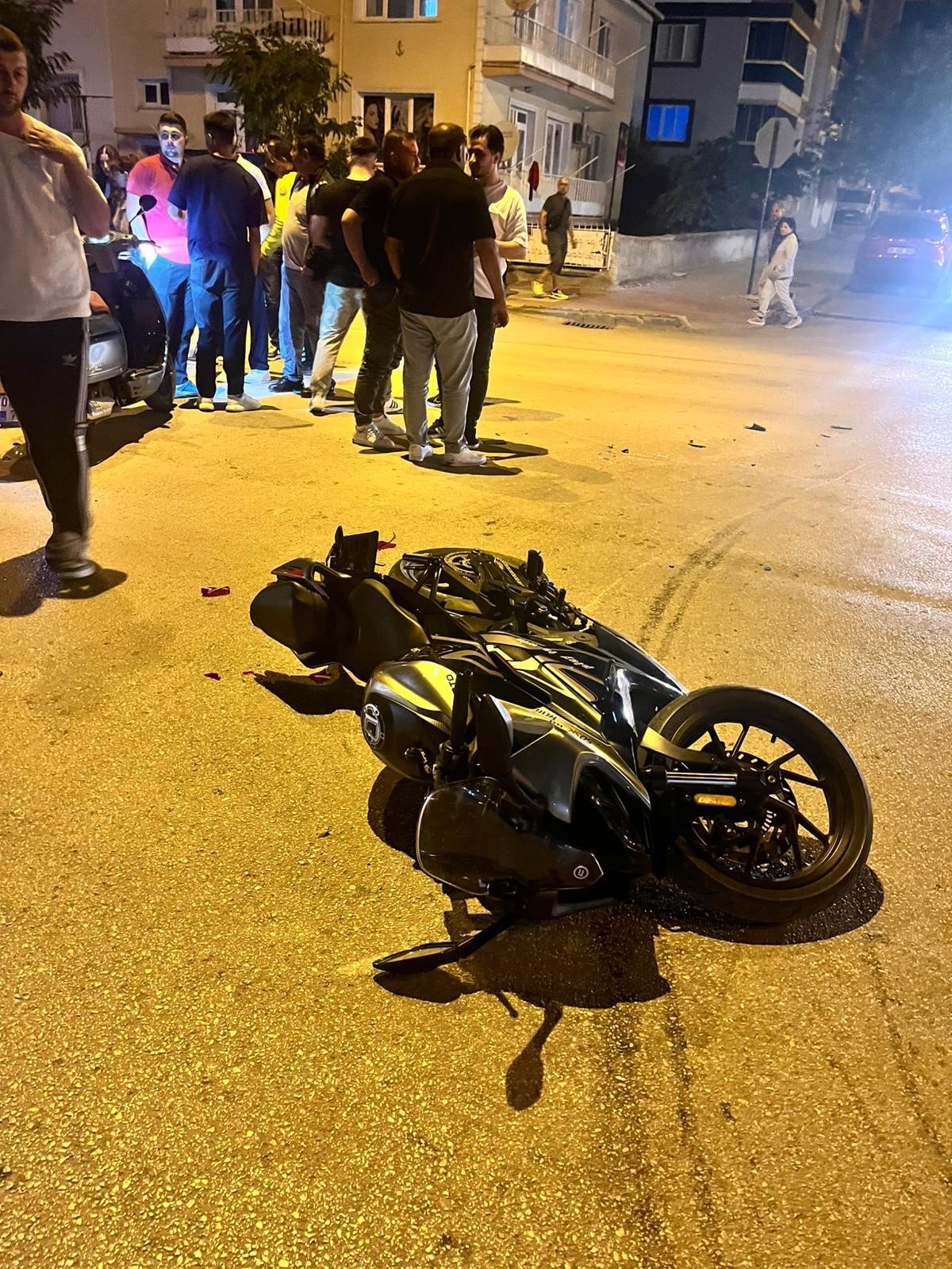 Motosiklete Çarpan Otomobil Durmadan Kaçtı! 2