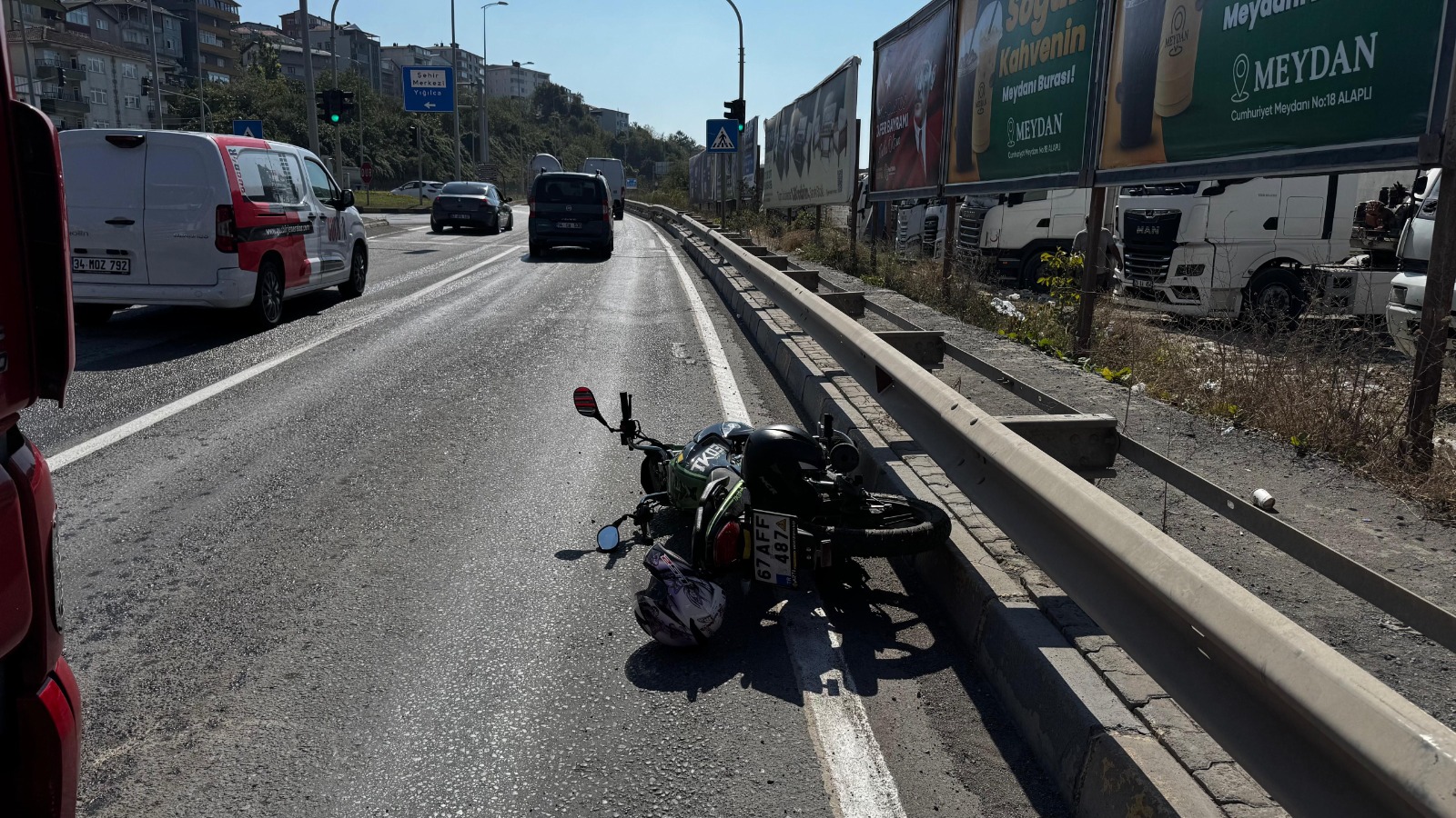 Motosiklete Çarpan Otomobil Sürücüsü Kaçtı 1 Yaralı 164