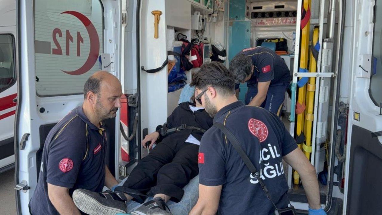 Öğrenci Servisine Ateş Açıldı 1'I Öğrenci 2 Kişi Yaralandı (3)