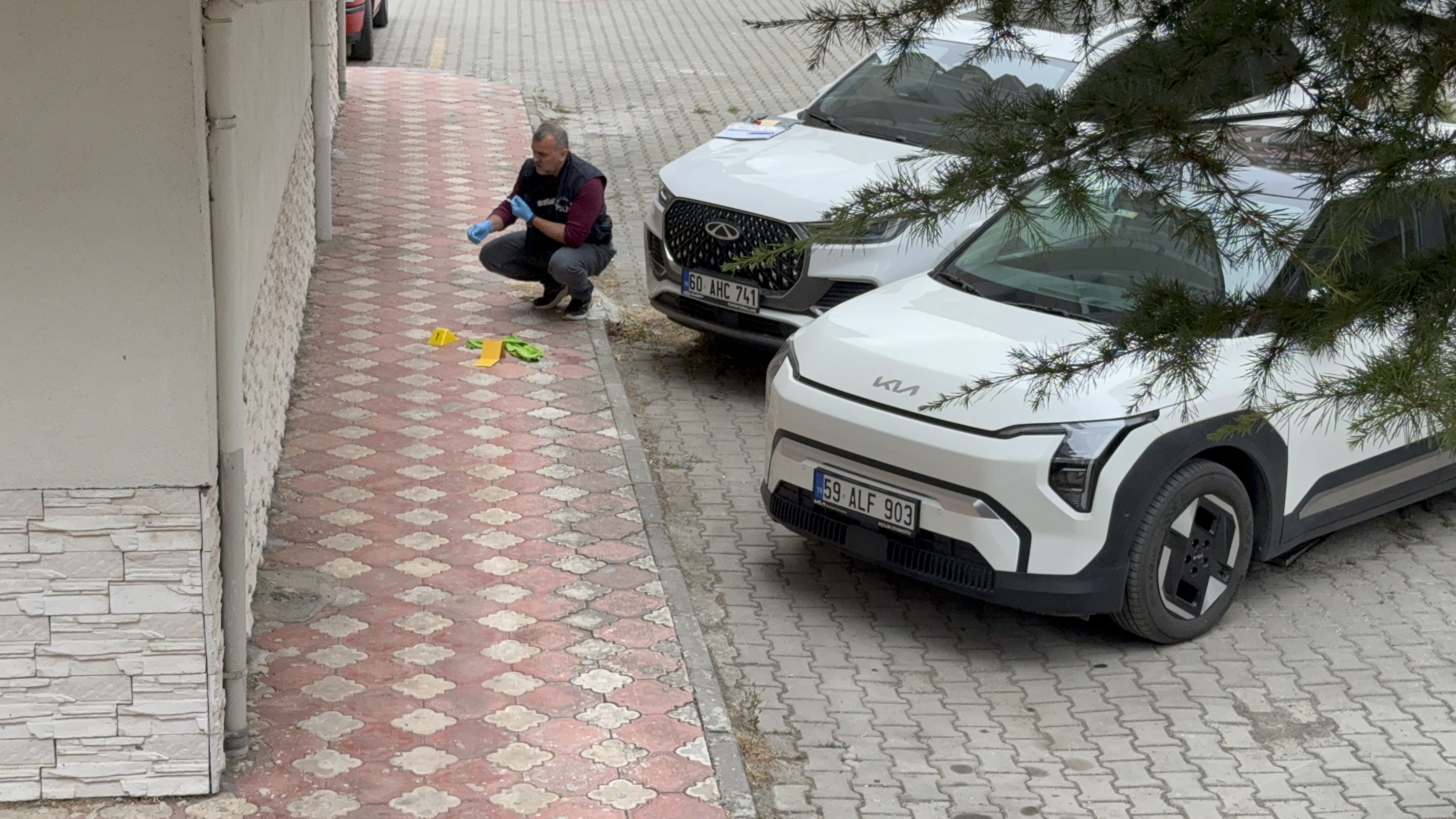 Son Dakika Cam Silen Kadın 2. Kattan Zemine Çakıldı! 1