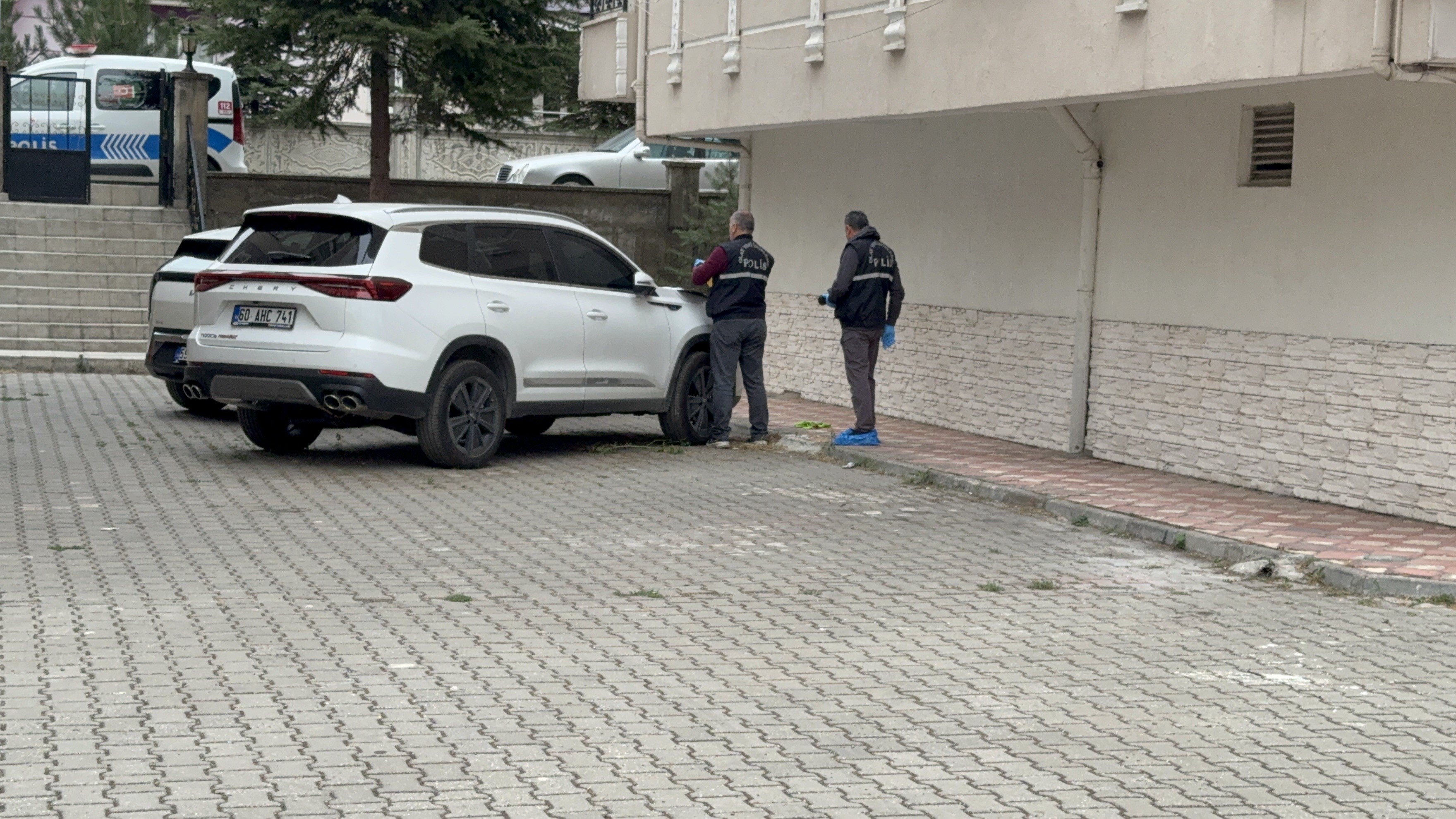 Son Dakika Cam Silen Kadın 2. Kattan Zemine Çakıldı!