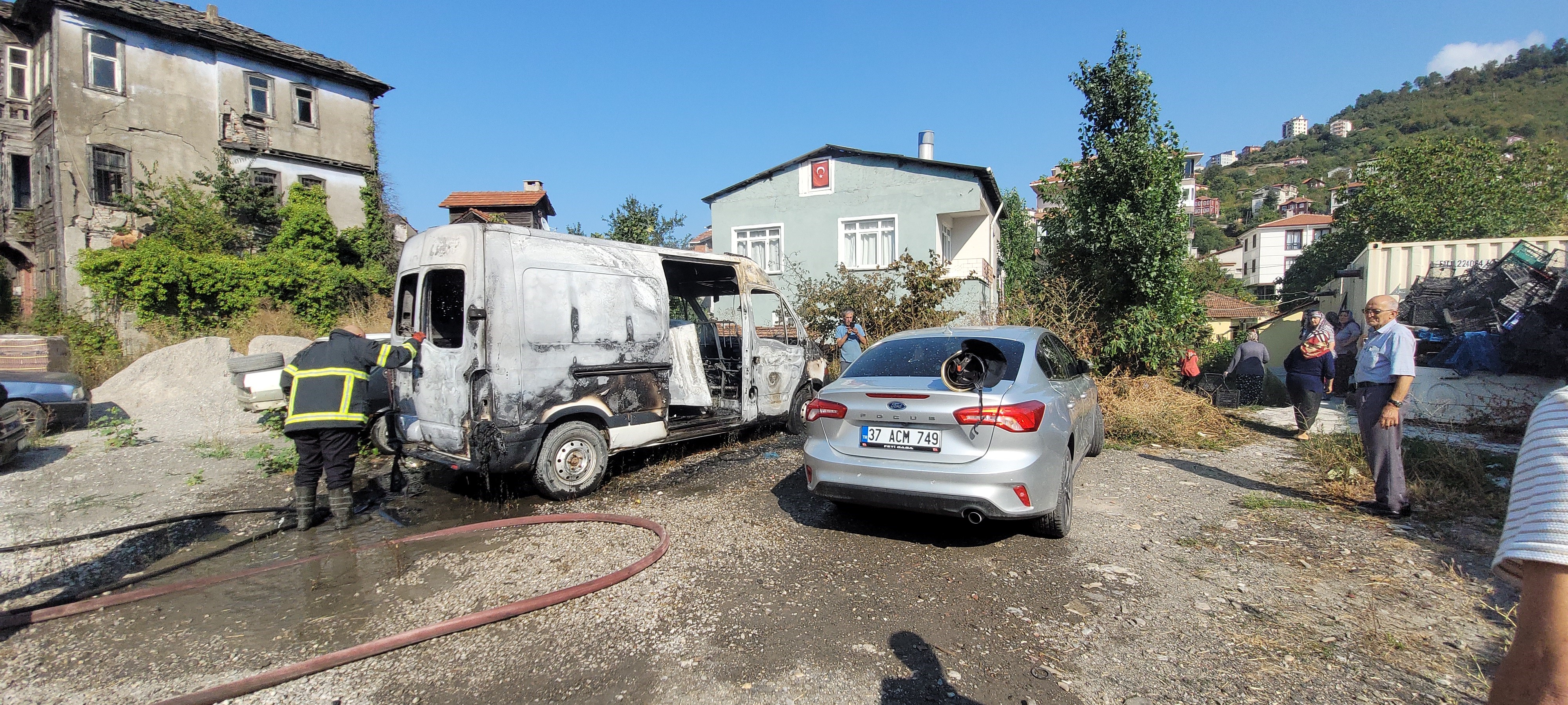 Son Dakika Kastamonu'da Panelvan Araç Küle Döndü (Detaylar) 1