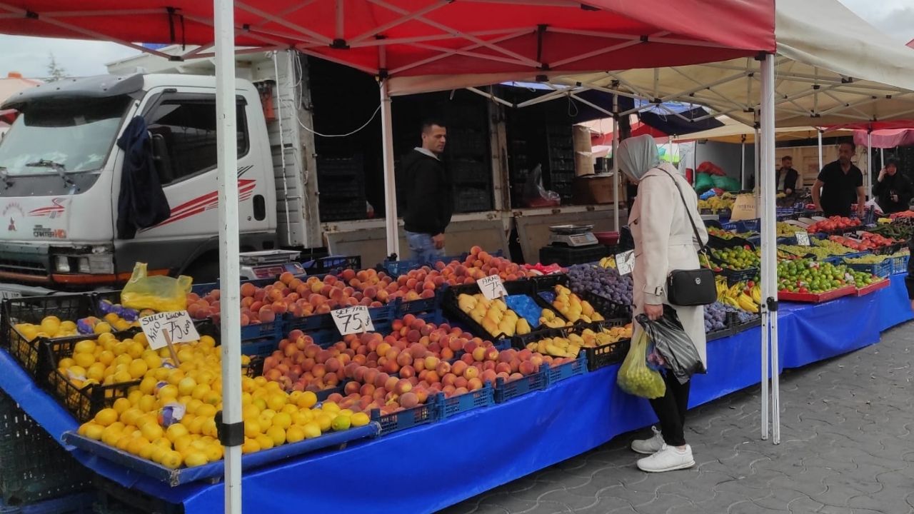 Taşköprü’de Cuma Pazarı Çeşitlilik Çok, Yoğunluk Daha Az (1)