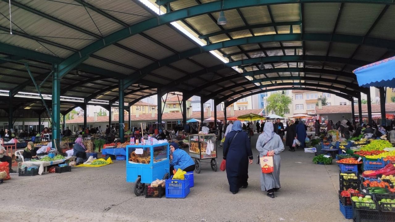 Taşköprü’de Cuma Pazarı Çeşitlilik Çok, Yoğunluk Daha Az (4)
