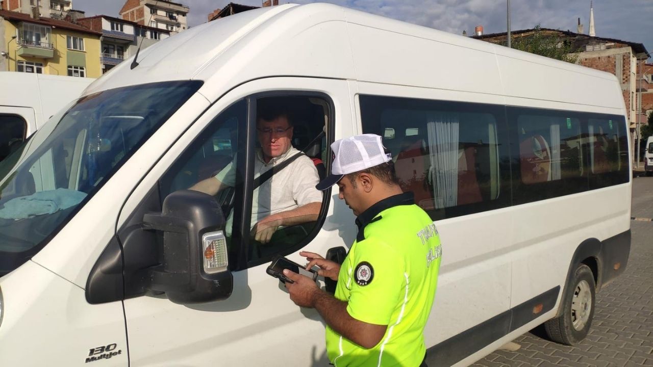 Taşköprü’de Öğrenciler Için Servis Araçları Tek Tek Kontrol Edildi (1)