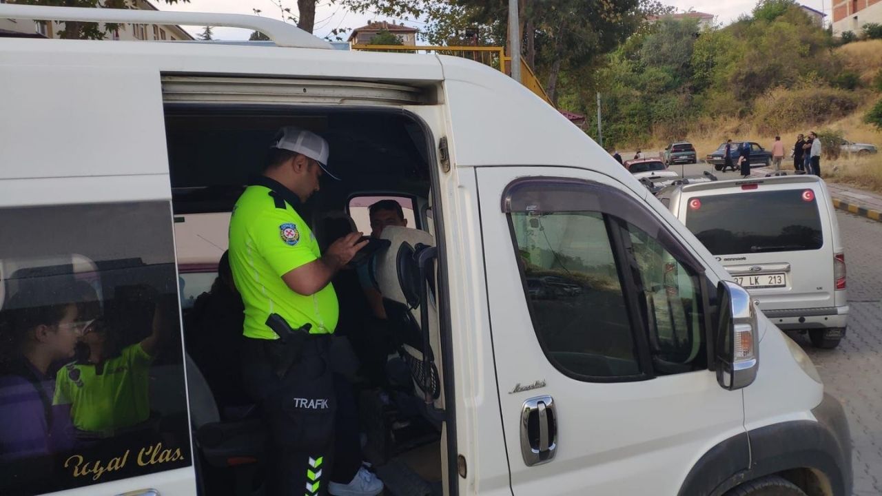 Taşköprü’de Öğrenciler Için Servis Araçları Tek Tek Kontrol Edildi (4)