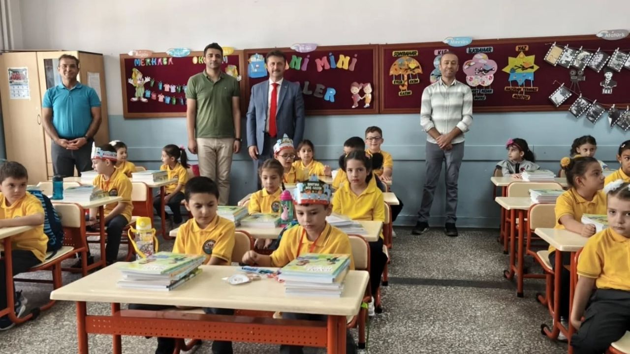 Taşköprü’de Uyum Haftası Başladı Minikler Ilk Kez Sıralarıyla Buluştu (3)