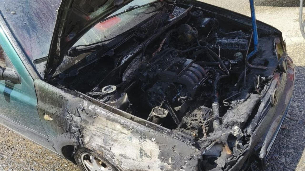 Trafikte Korku Dolu Anlar Otomobil Cayır Cayır Yandı (3)