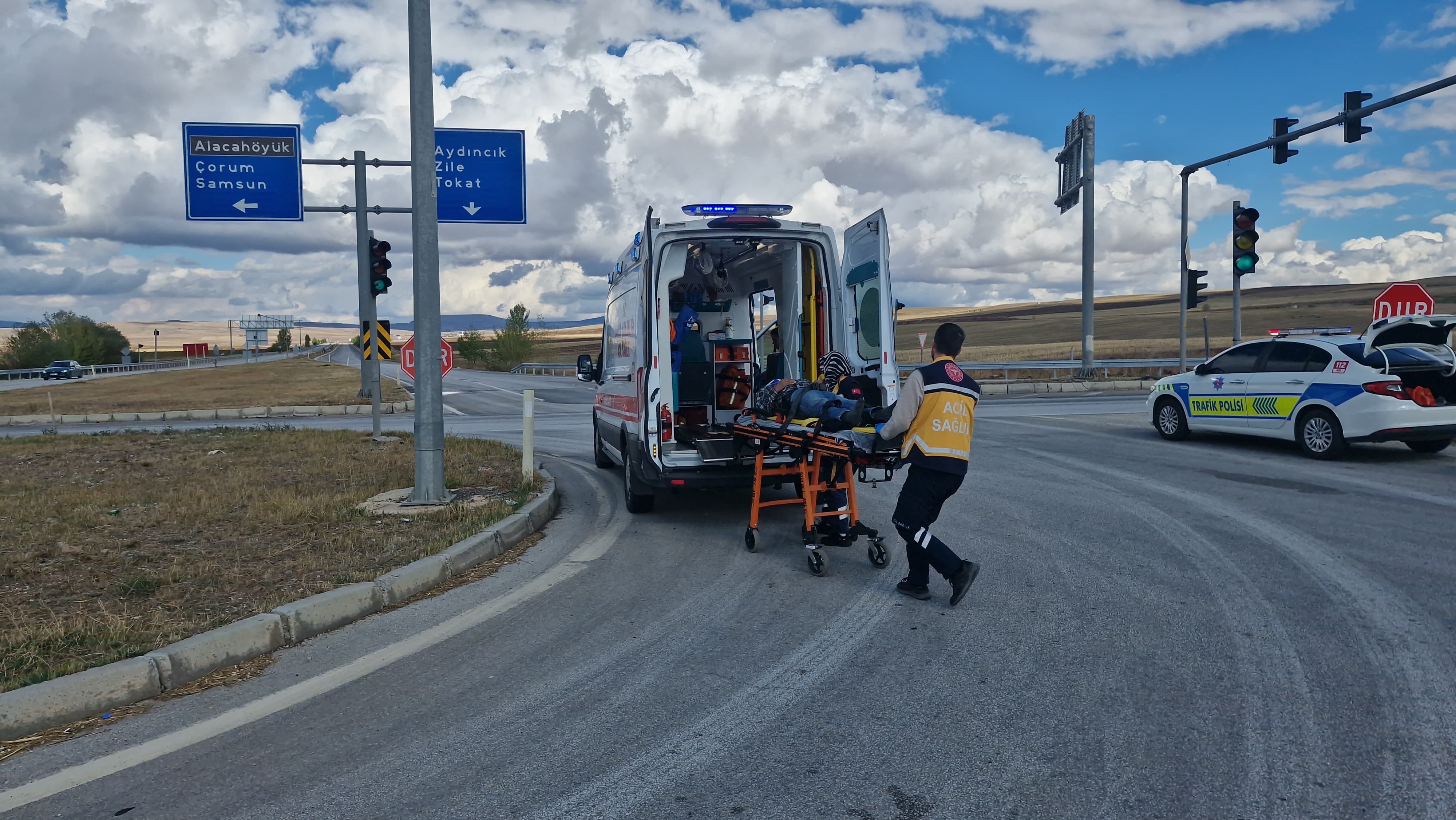 Üç Tekerlekli Motosiklet Ile Ticari Taksi Çarpıştı 2 Yaralı 1