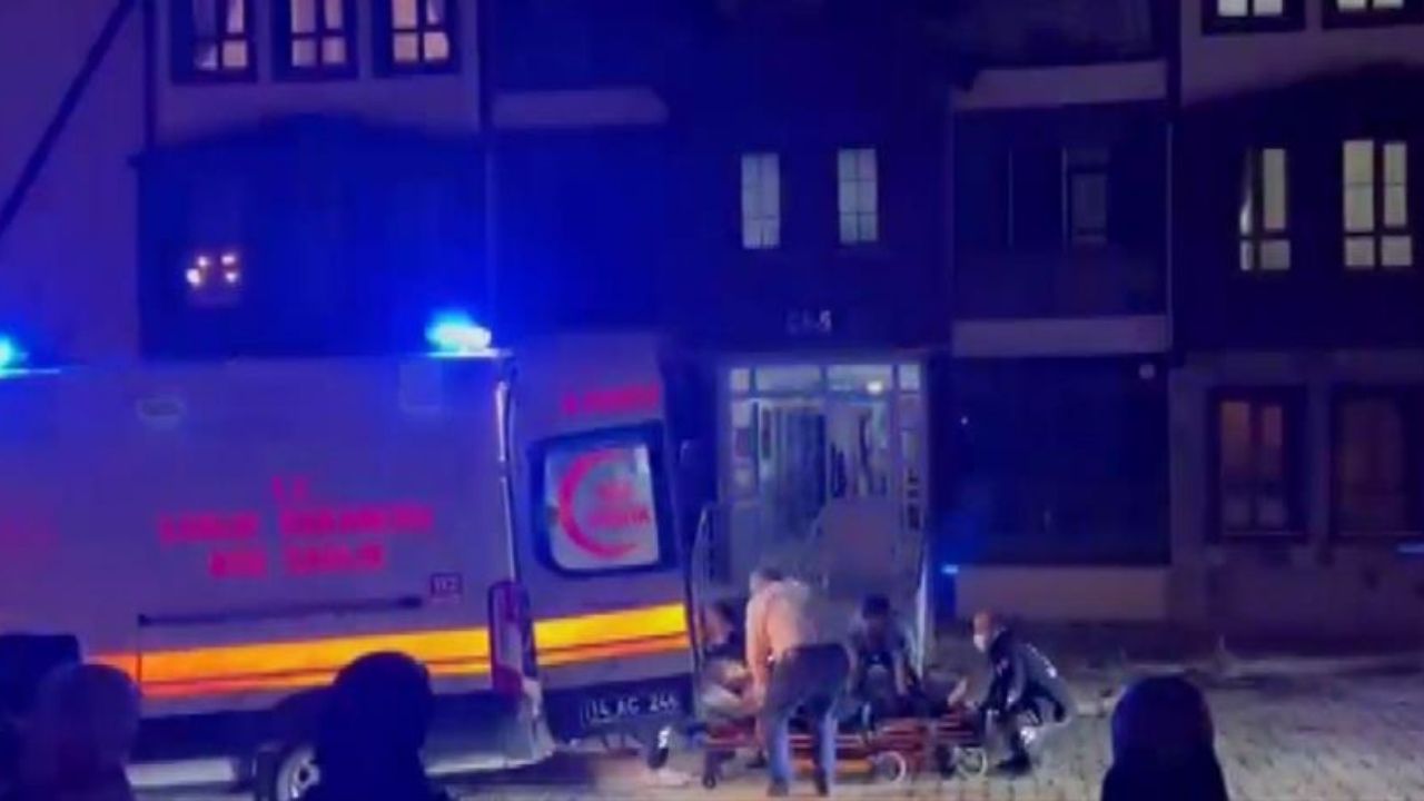 Yakınları Haber Alamayınca Ihbar Etti Yaşlı Kadın Baygın Bulundu (1)