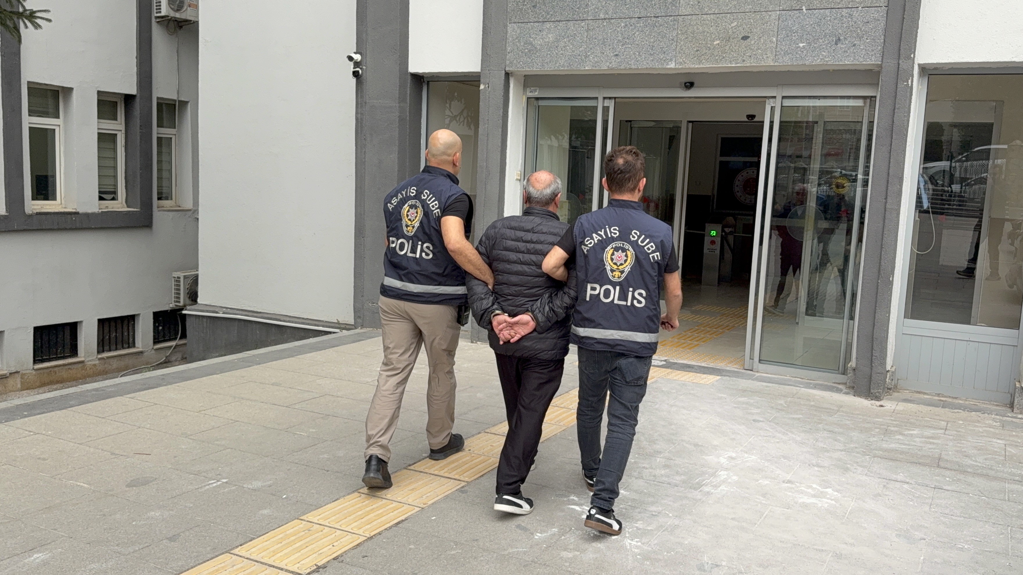 Yorgun Merminin Hedefi Olmuştu 1 Kişi Gözaltına Alındı 2