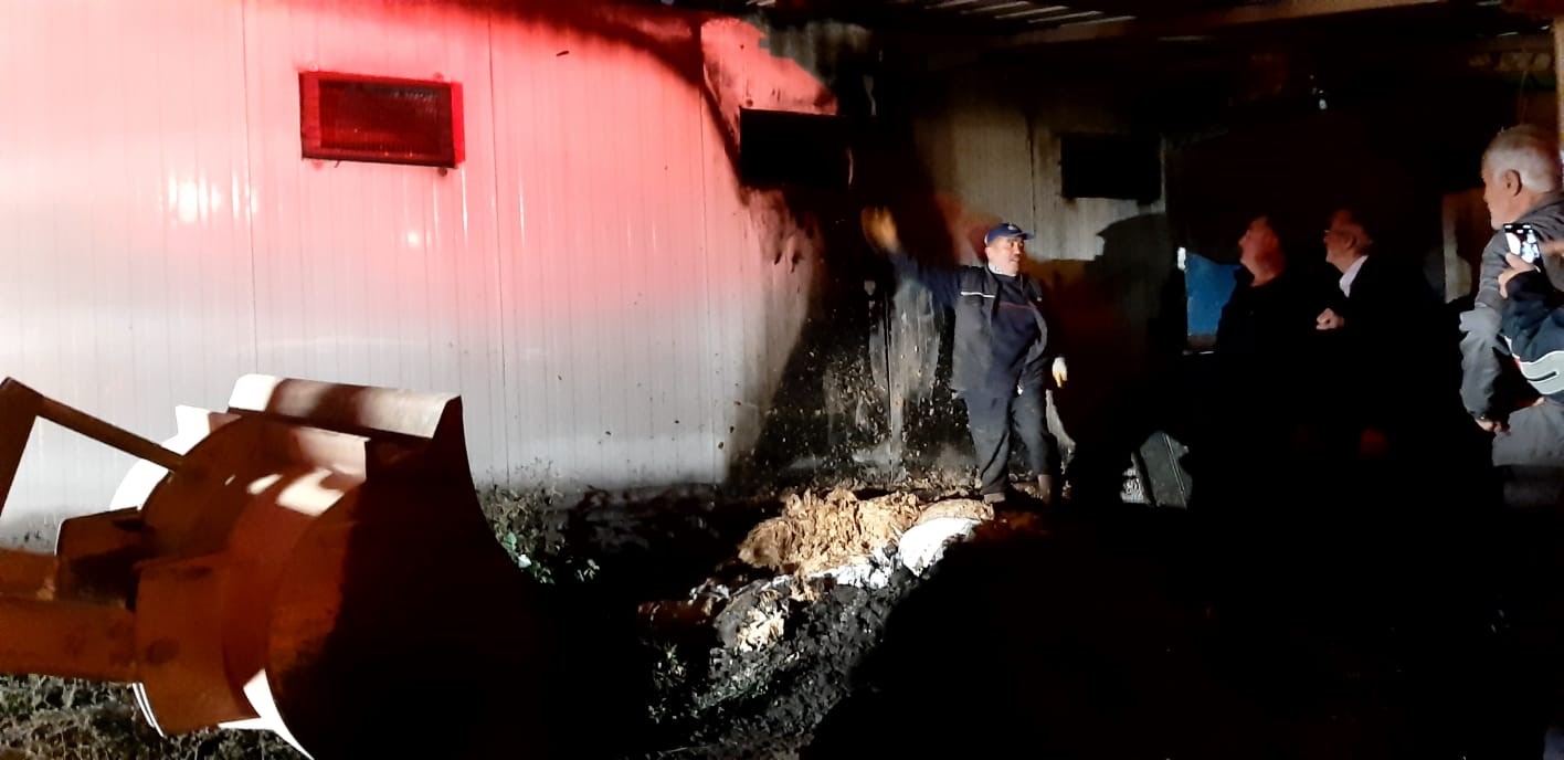 30 Bin Hayvan Kapasiteli Çiftlikte Çıkan Yangın Söndürüldü 5