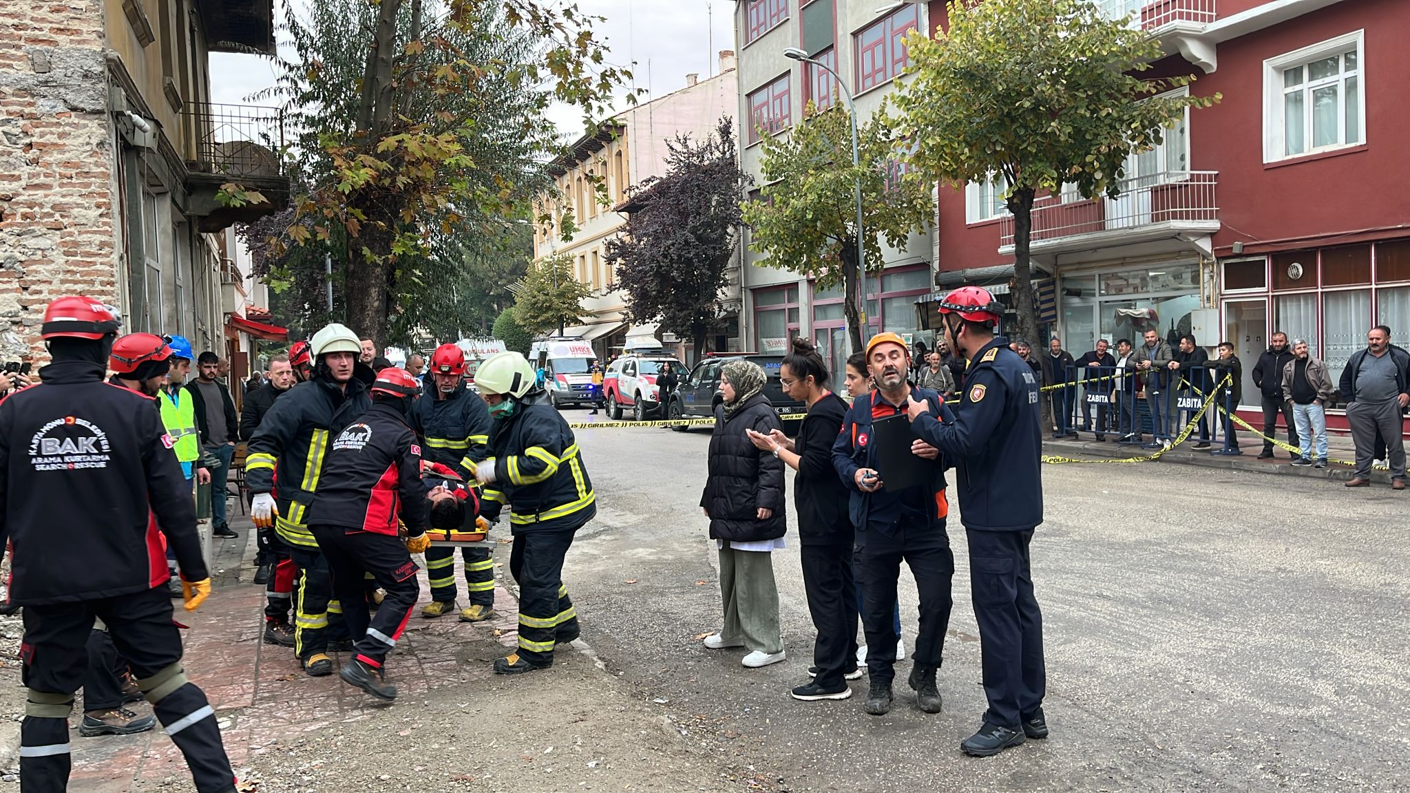 7.0 Büyüklüğünde Deprem Alarmı! Taşköprü'de Sirenler Çaldı Müdahale Başladı! 3