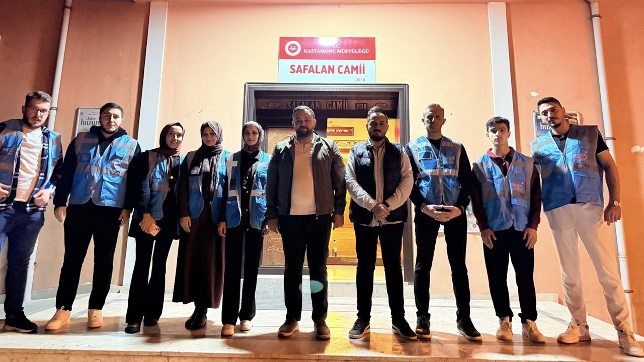 Ak Gençlik Cami Temizliği (1)