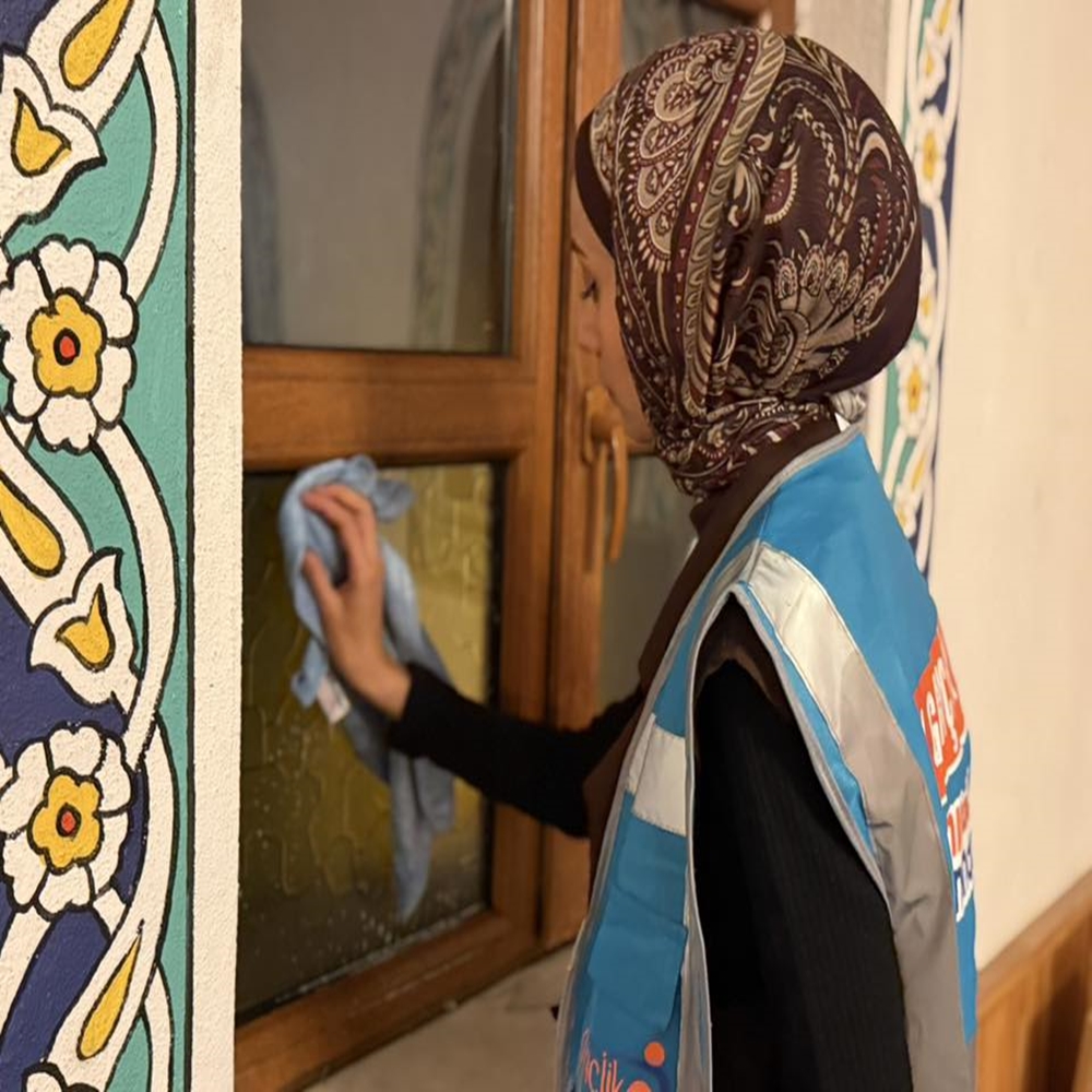 Ak Gençlik Cami Temizliği (5)