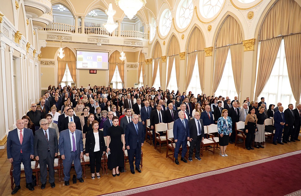 Bakü'de Türk Dünyası Konferansı 100 Yıllık Türkoloji Ilkeleri Hedefe Yürüyor