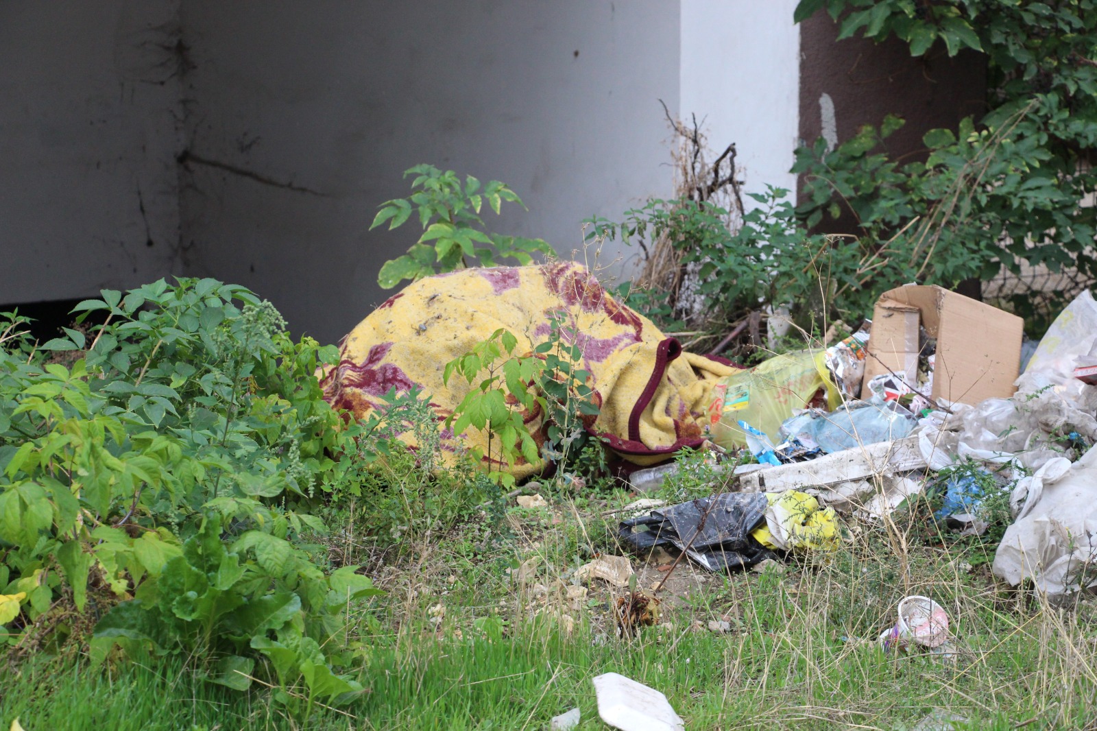 Boş Arazide Battaniye Bulundu, Ceset Sandılar! 200