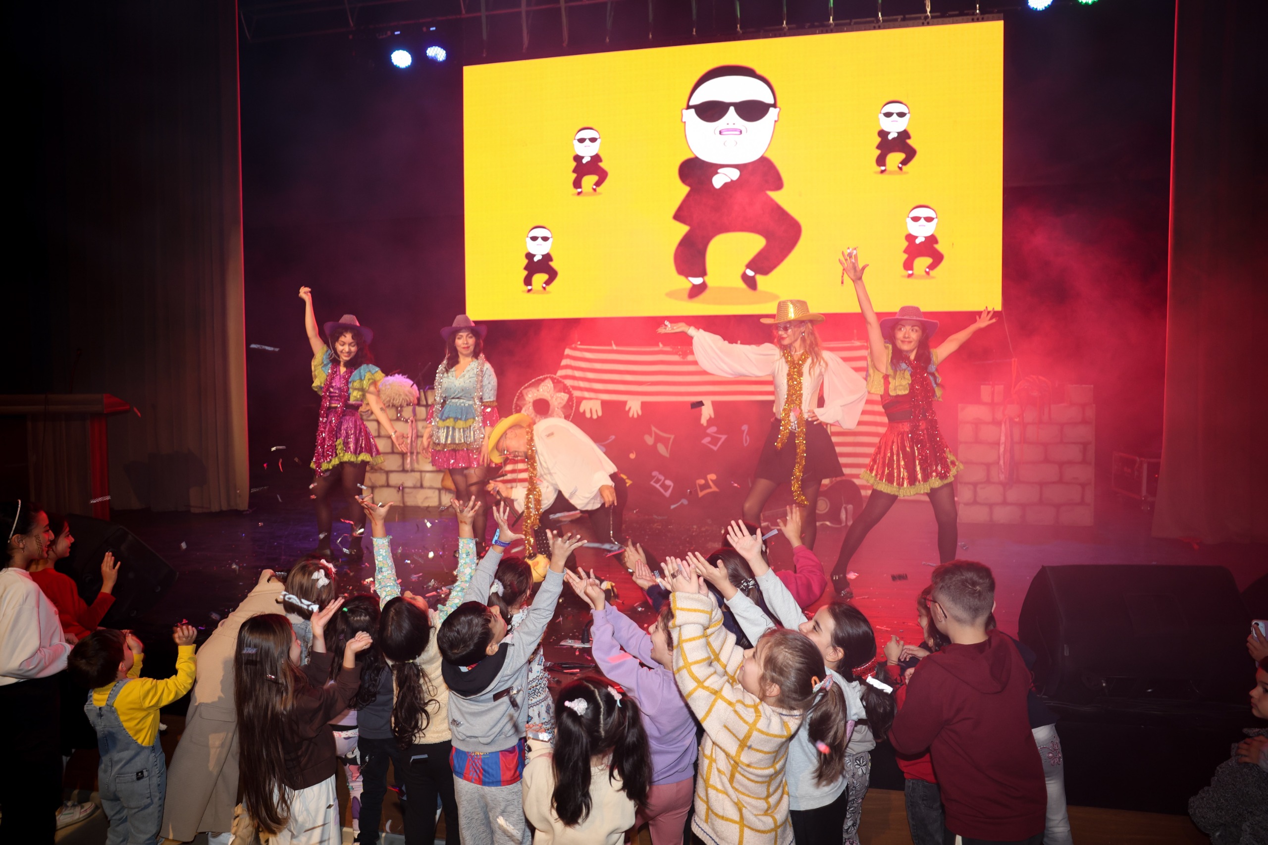 Cumhuriyet Coşkusu Taşköprü'de Yaşandı Sahnenin Büyüsüne Kapıldılar! 16