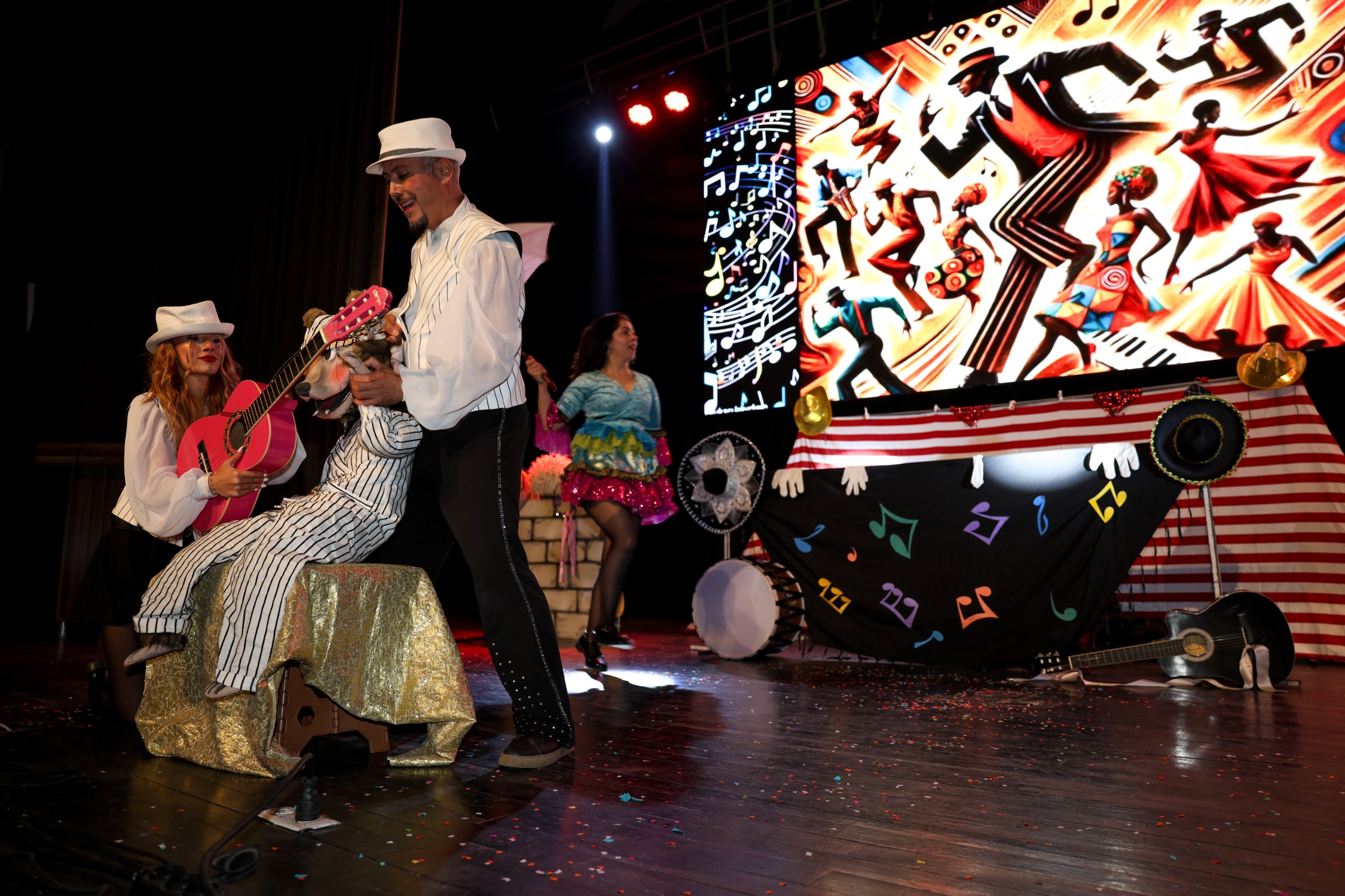 Cumhuriyet Coşkusu Taşköprü'de Yaşandı Sahnenin Büyüsüne Kapıldılar! 36