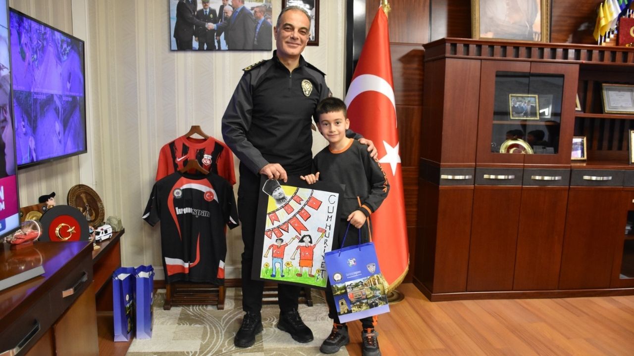 Cumhuriyet’in 102. Yılında Kastamonulu Öğrencilere Emniyet Müdüründen Ödül (2)