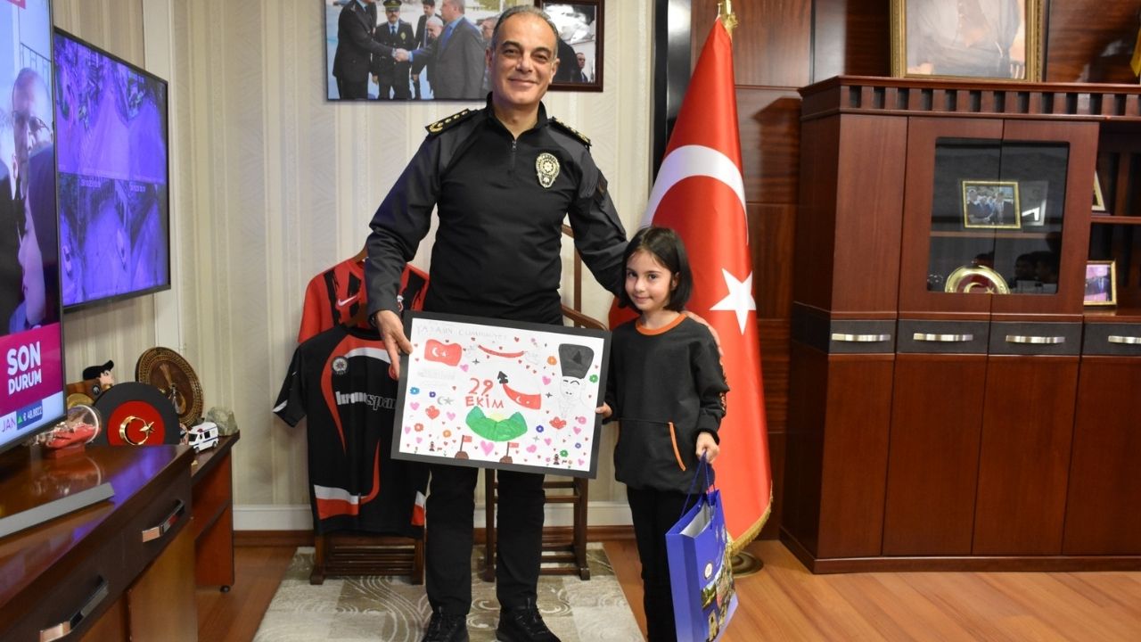 Cumhuriyet’in 102. Yılında Kastamonulu Öğrencilere Emniyet Müdüründen Ödül (7)