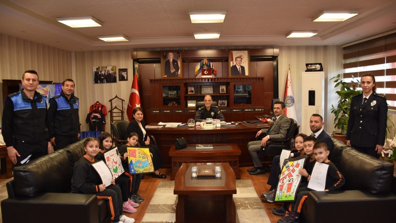 Cumhuriyet’in 102. Yılında Kastamonulu Öğrencilere Emniyet Müdüründen Ödül (8)