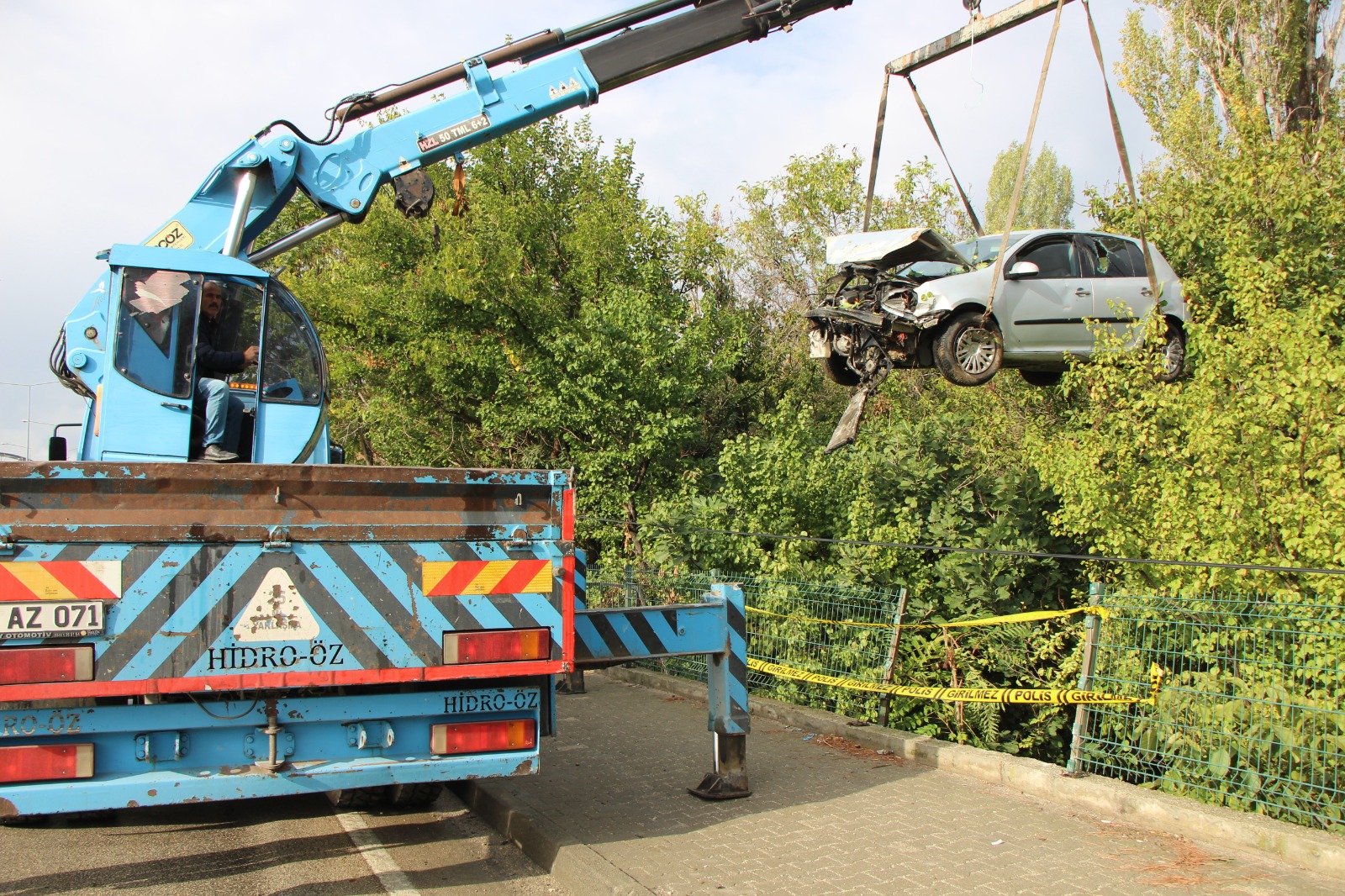 Feci Kaza! Üniversite Öğrencilerinin Bulunduğu Otobüs Bahçeye Uçtu 4 Yaralı! 53