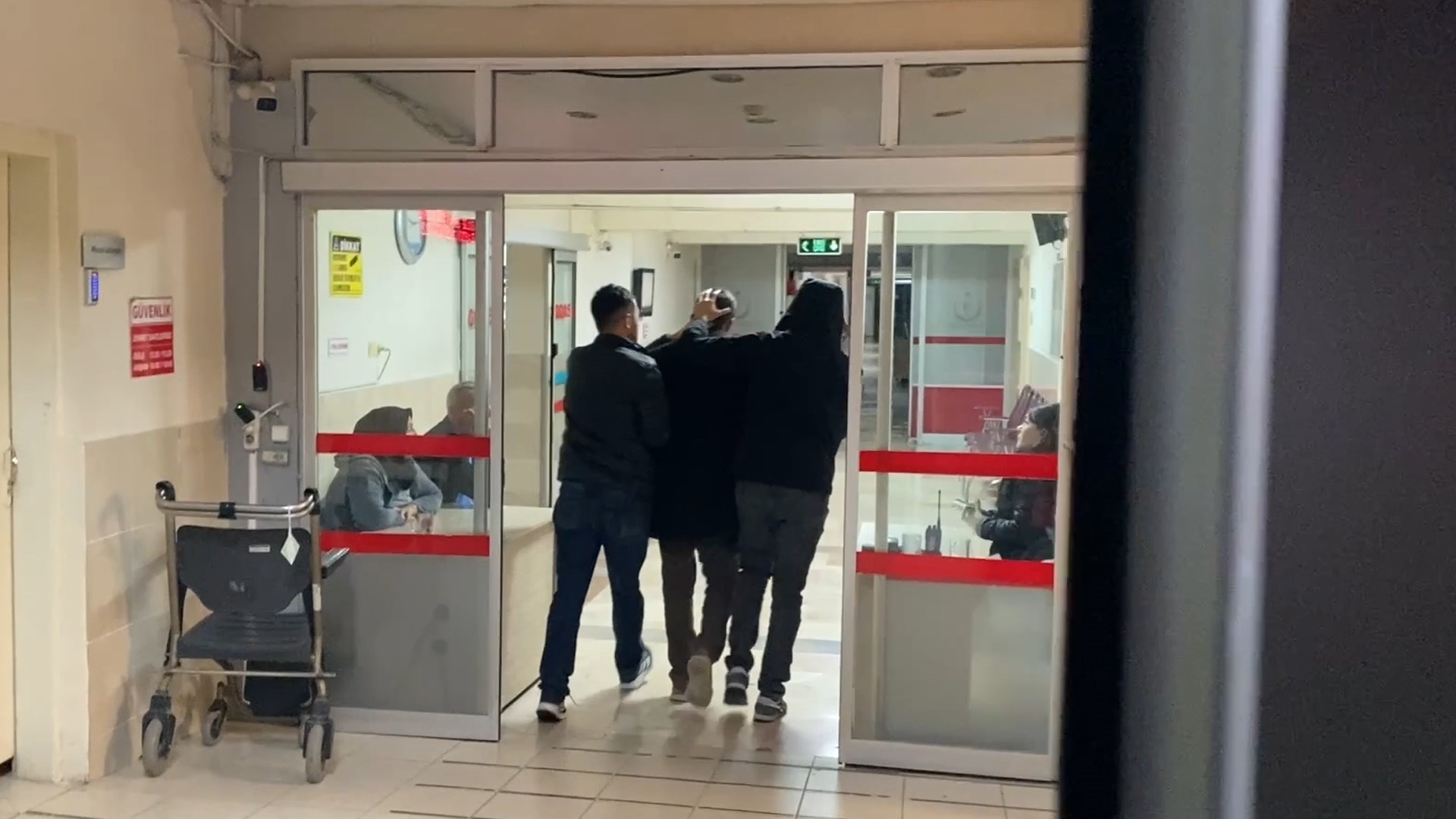 Feci Olay! Babasını Öldürüp Kaçtı Polis Operasyonuyla Yakalandı! 4