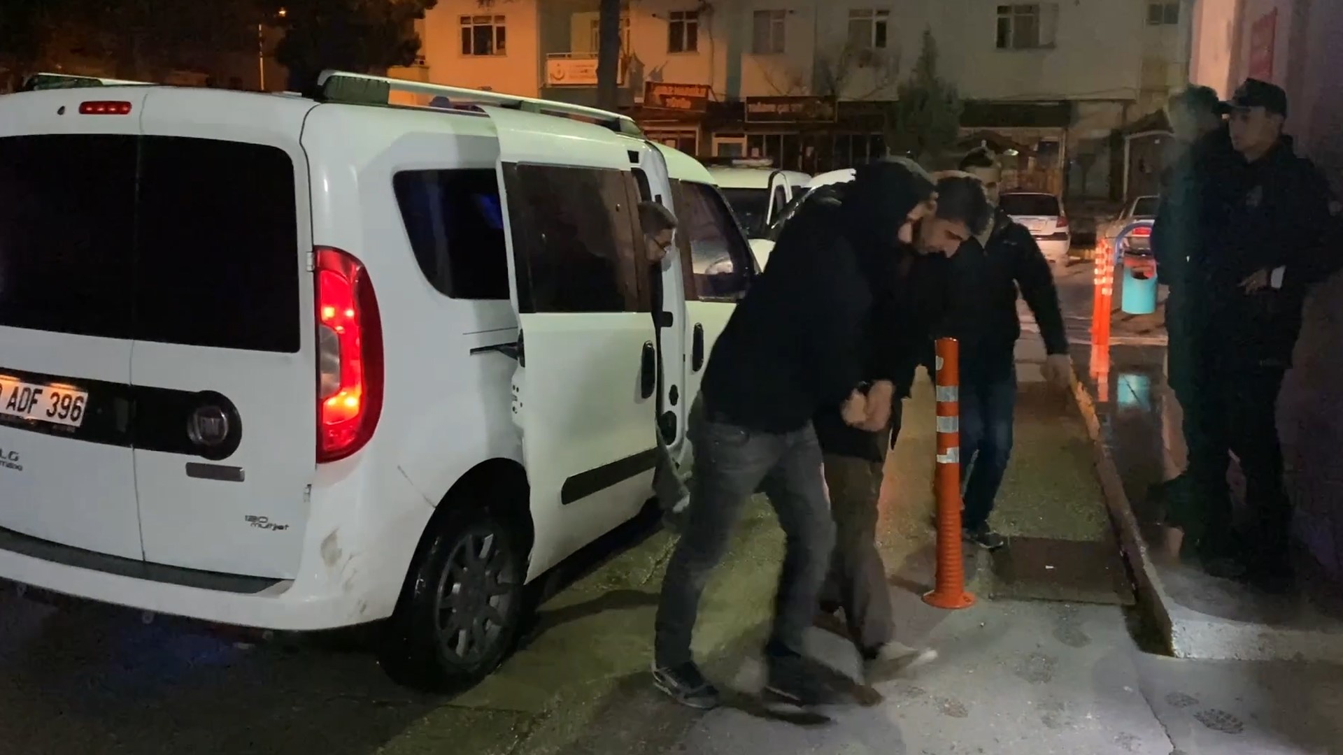 Feci Olay! Babasını Öldürüp Kaçtı Polis Operasyonuyla Yakalandı! 88