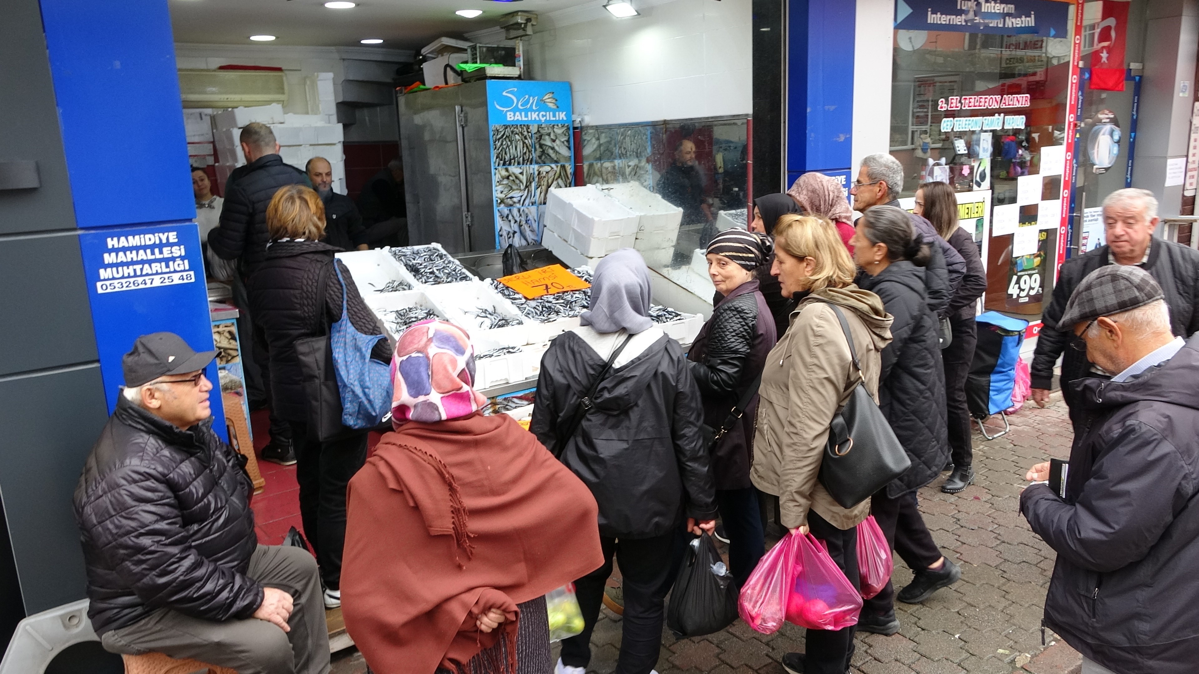 Hamsi 70 Liraya Düştü, Vatandaş Çiğ Çiğ Yedi! 22