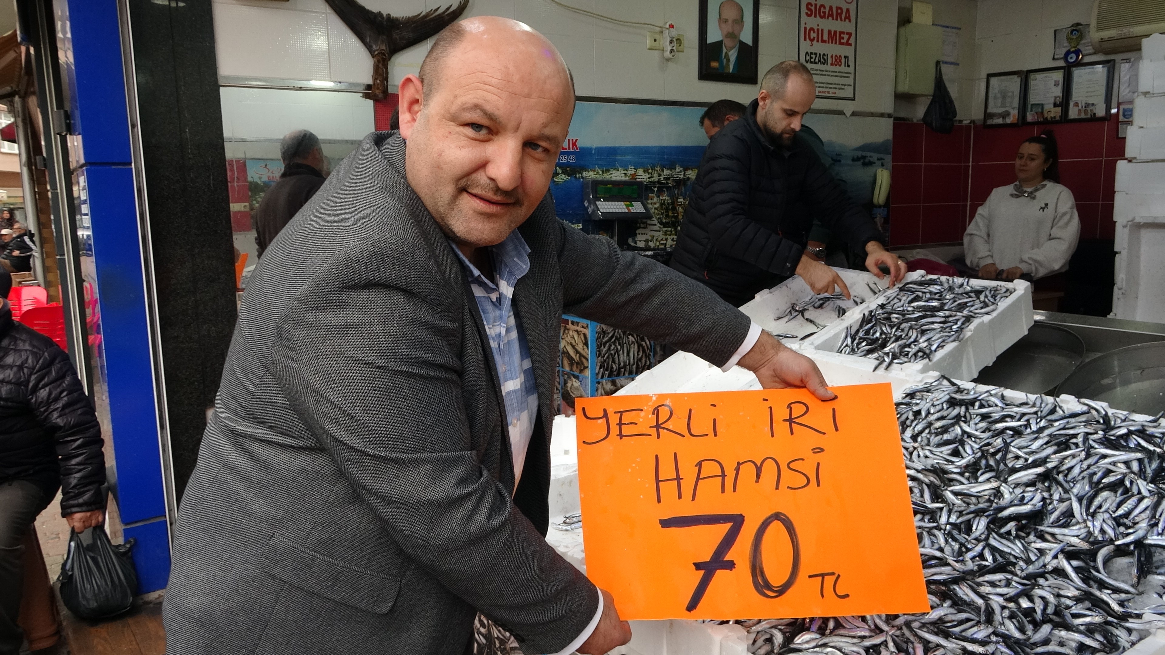 Hamsi 70 Liraya Düştü, Vatandaş Çiğ Çiğ Yedi! 7