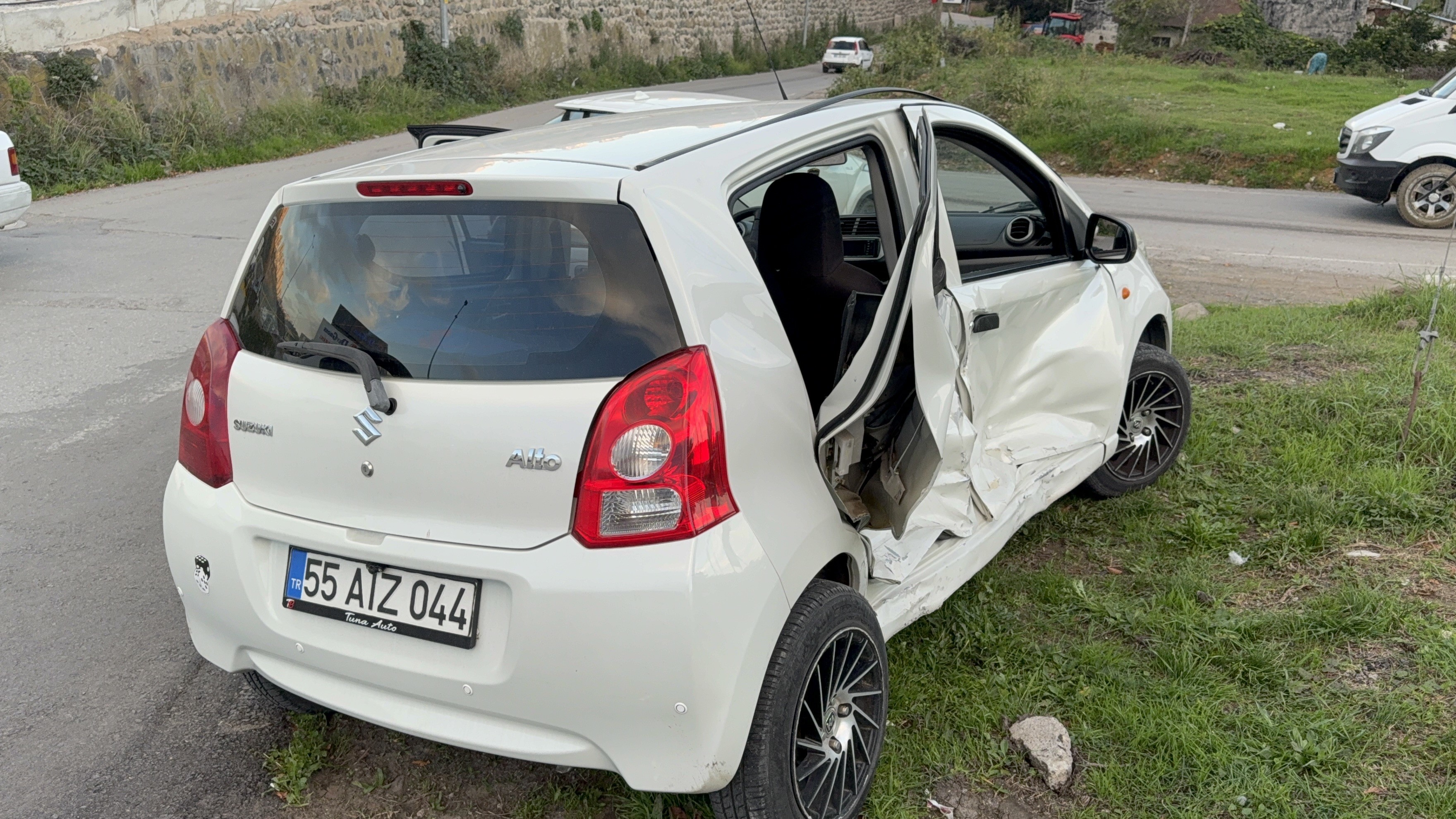 İki Otomobil Çarpıştı 2 Kişi Yaralandı 2